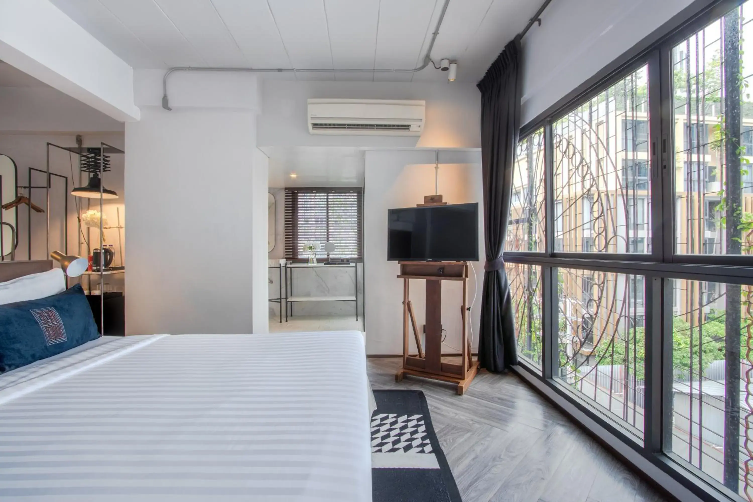 TV and multimedia, Bed in IR-ON Hotel TV and multimedia, Bed in IR-ON Hotel