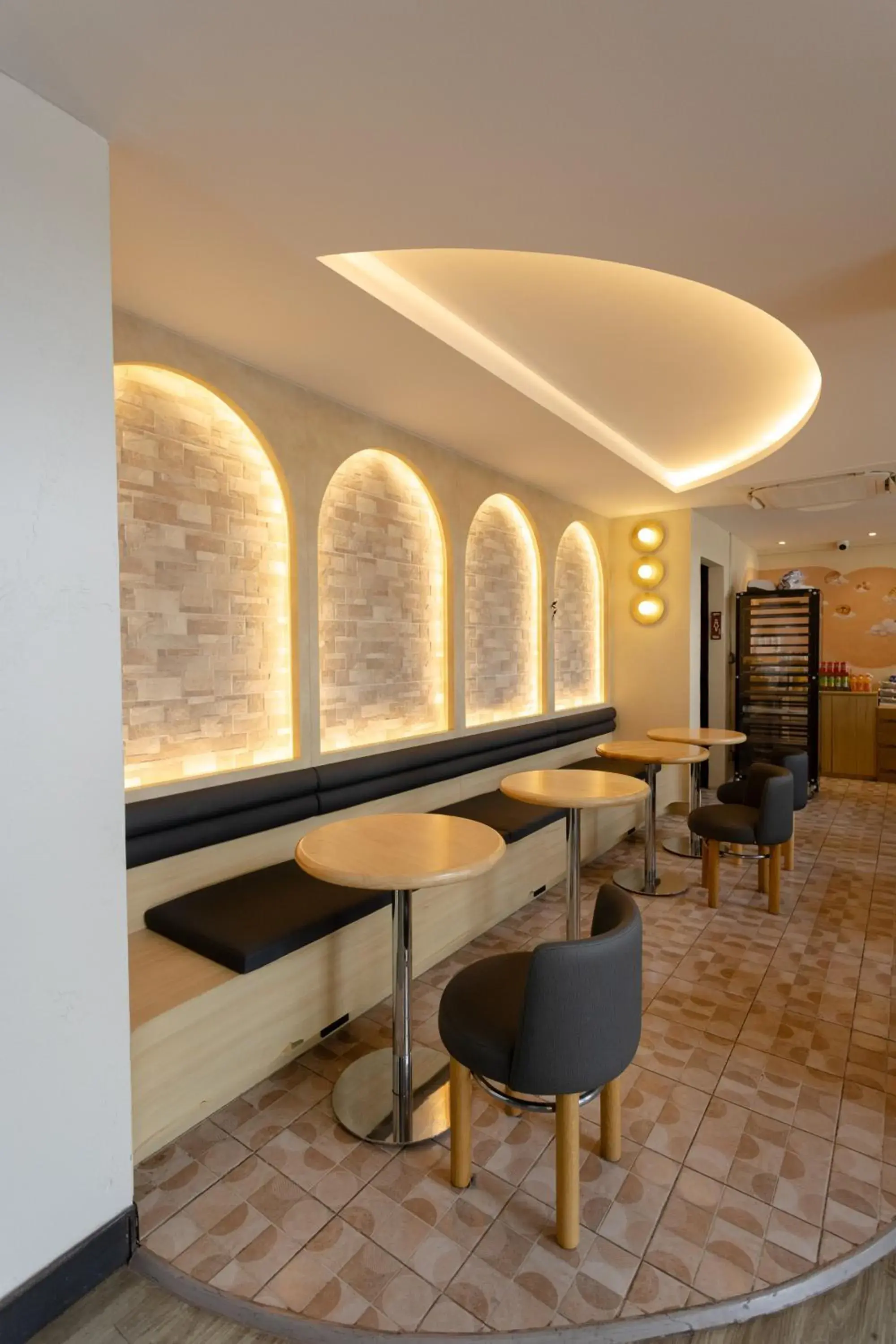 Restaurant/places to eat in IR-ON Hotel Restaurant/places to eat in IR-ON Hotel