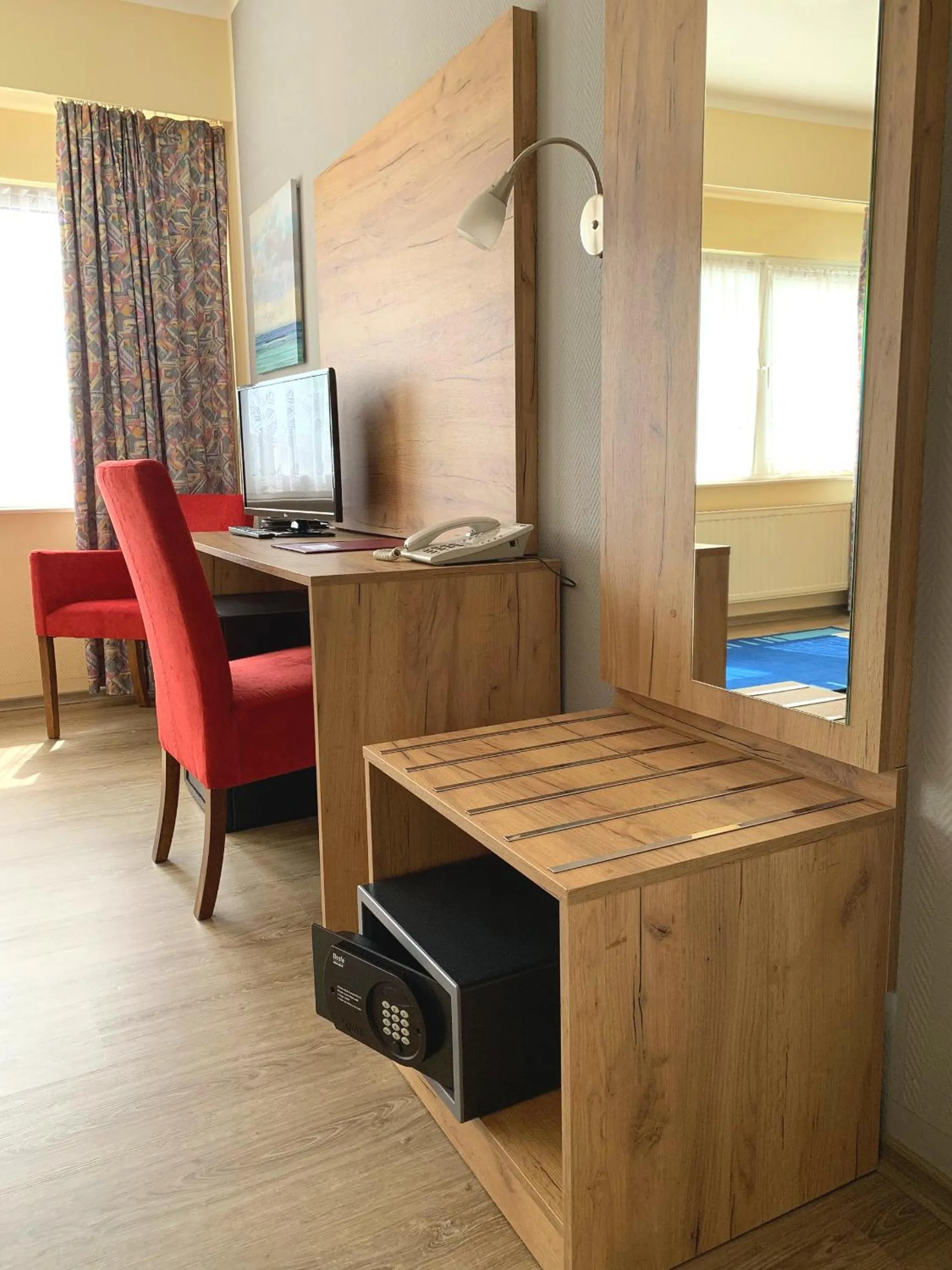 TV and multimedia, Bed in Turm Hotel Hanau