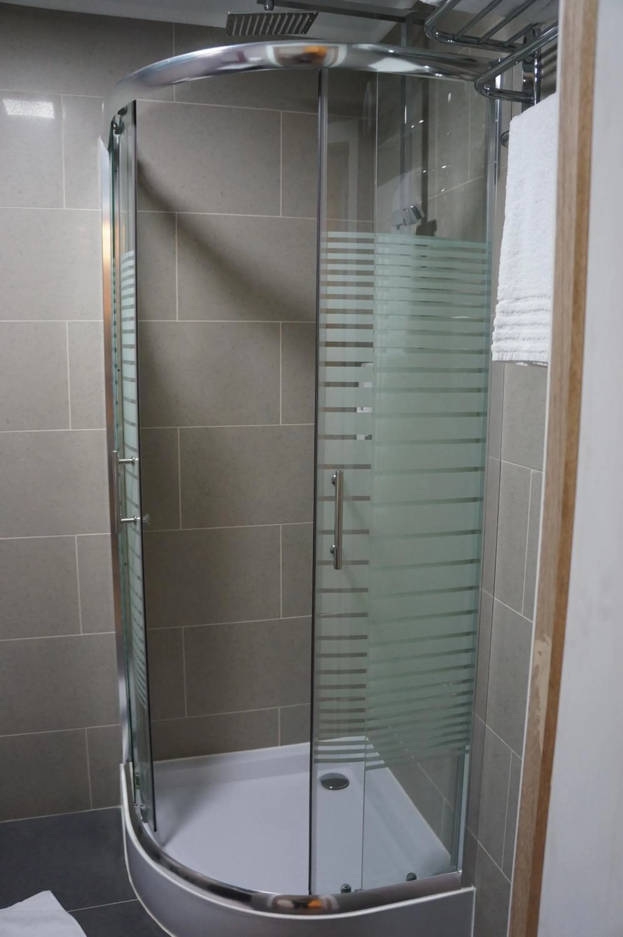 Shower in Hotel Evergreen