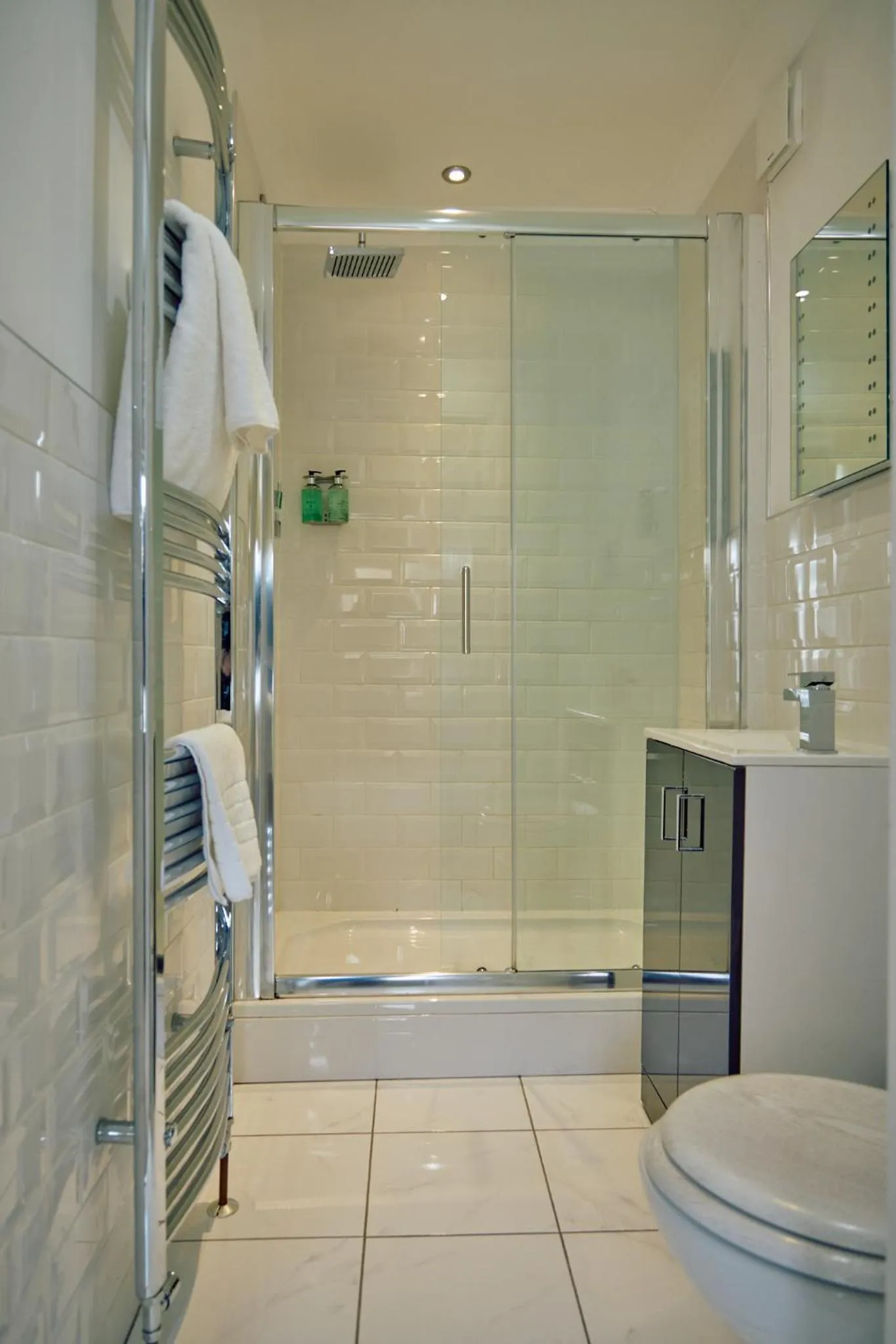 Bathroom in The Pennine Inn