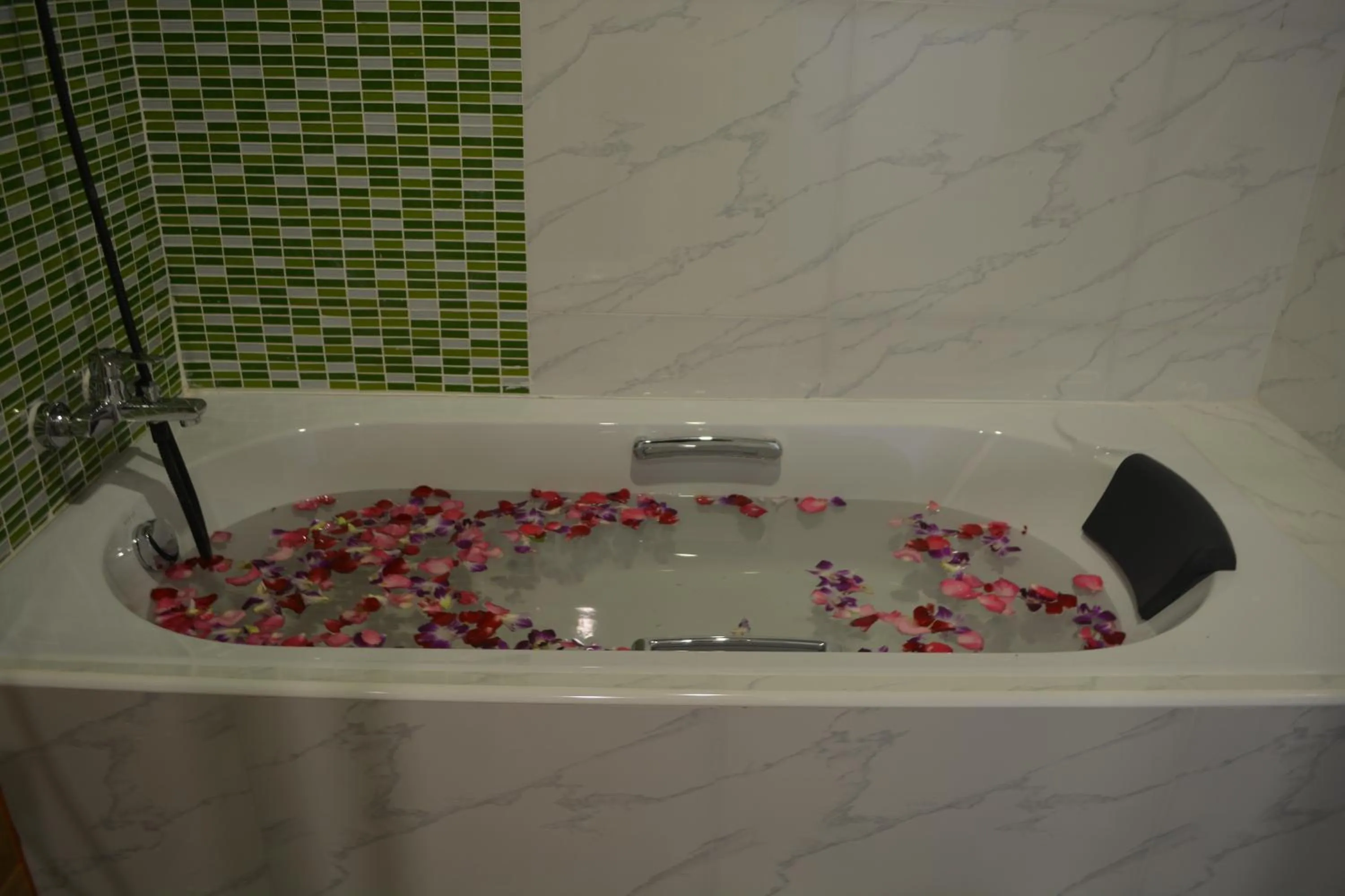 Bath in Pace Residence Pattaya