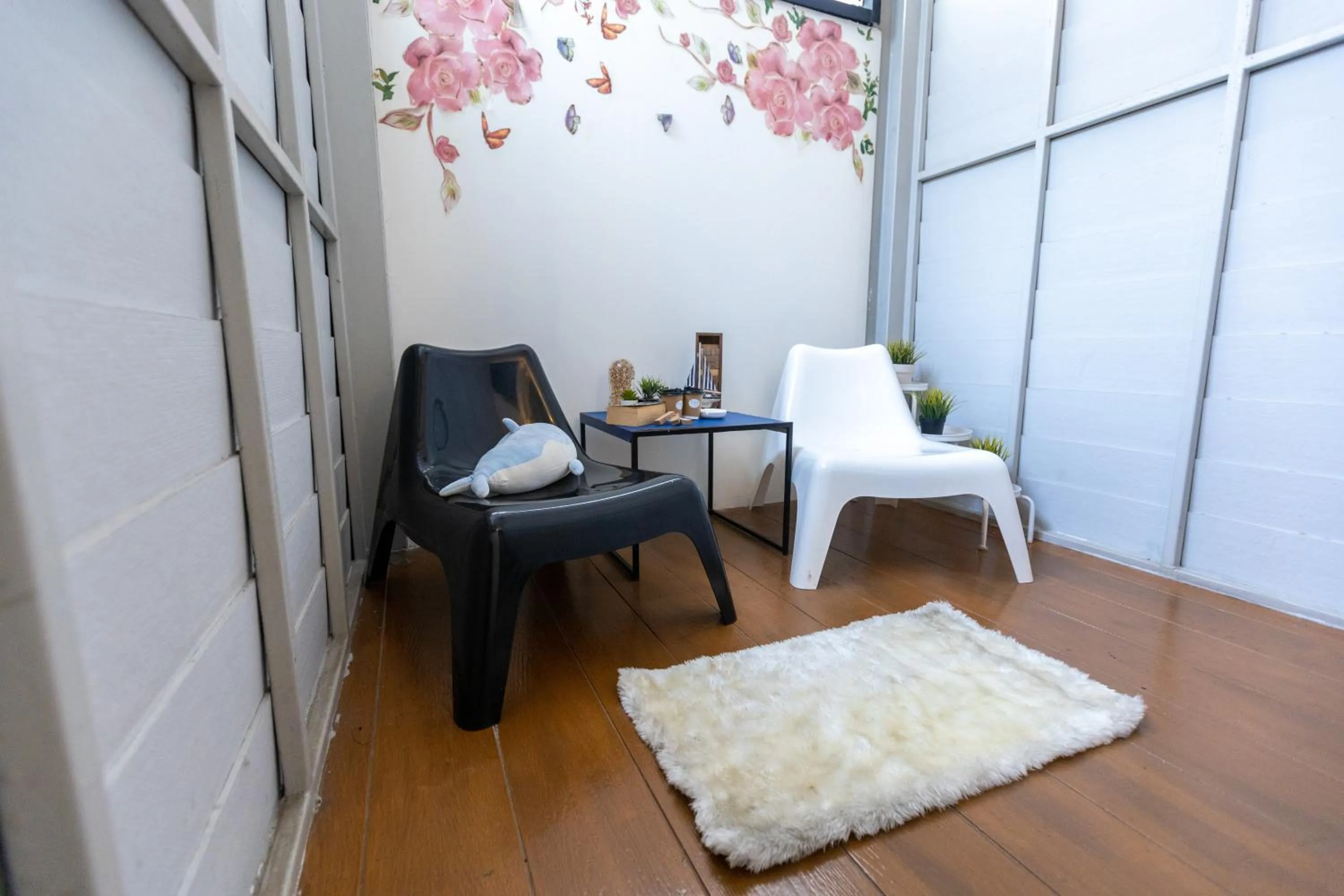 Seating area in Pace Residence Pattaya