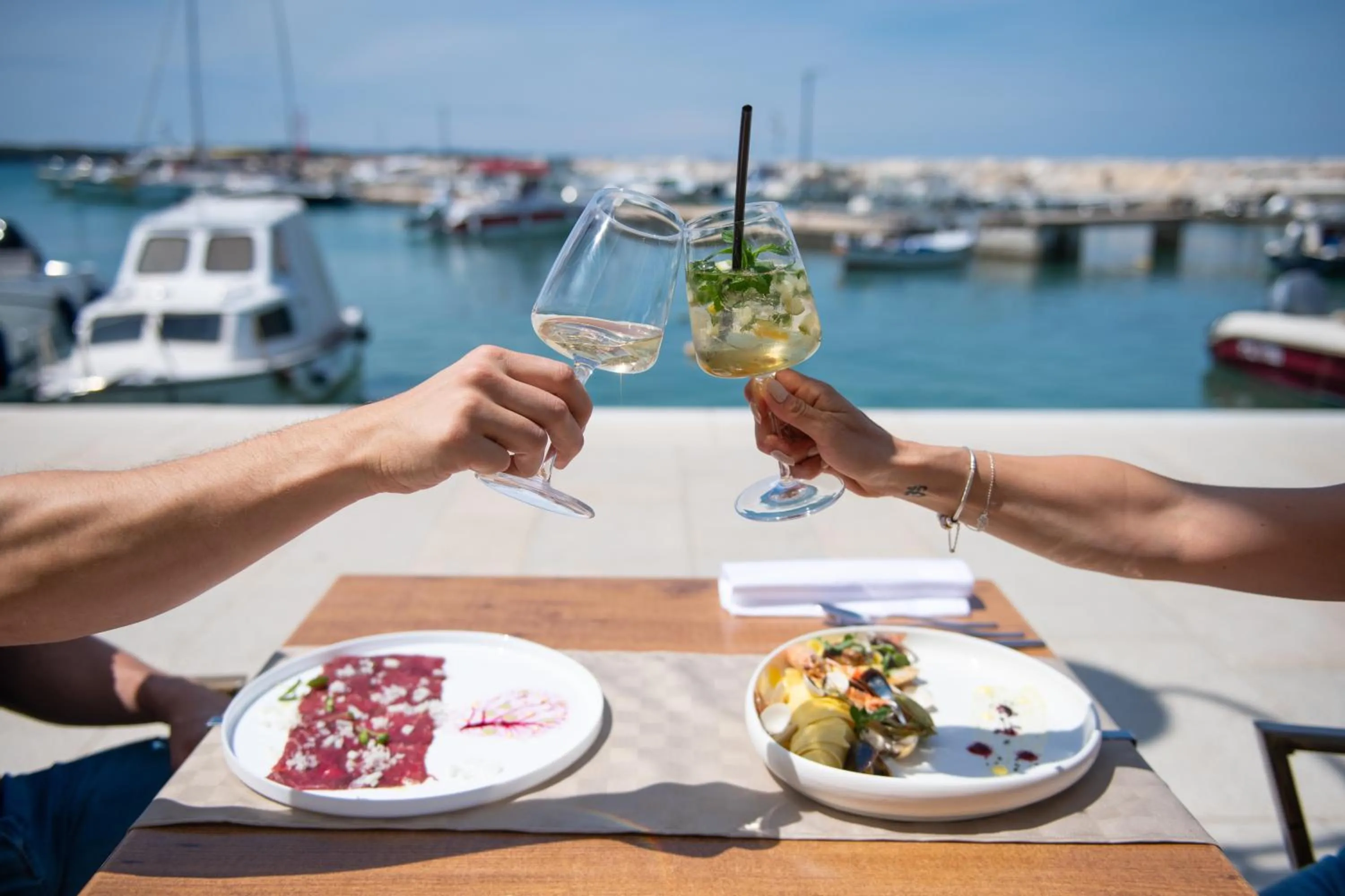 Restaurant/places to eat in Hotel Marina