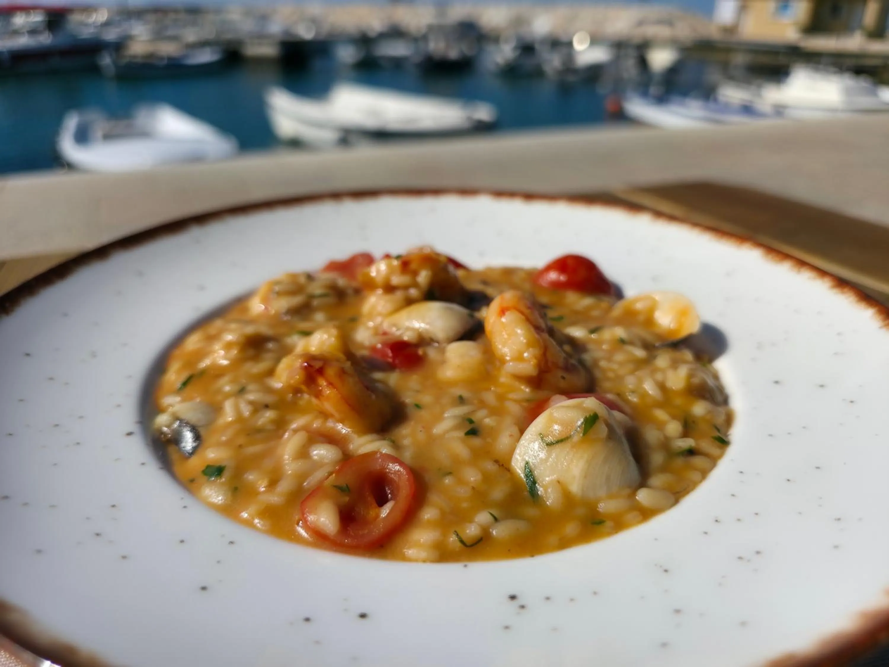 Restaurant/places to eat in Hotel Marina