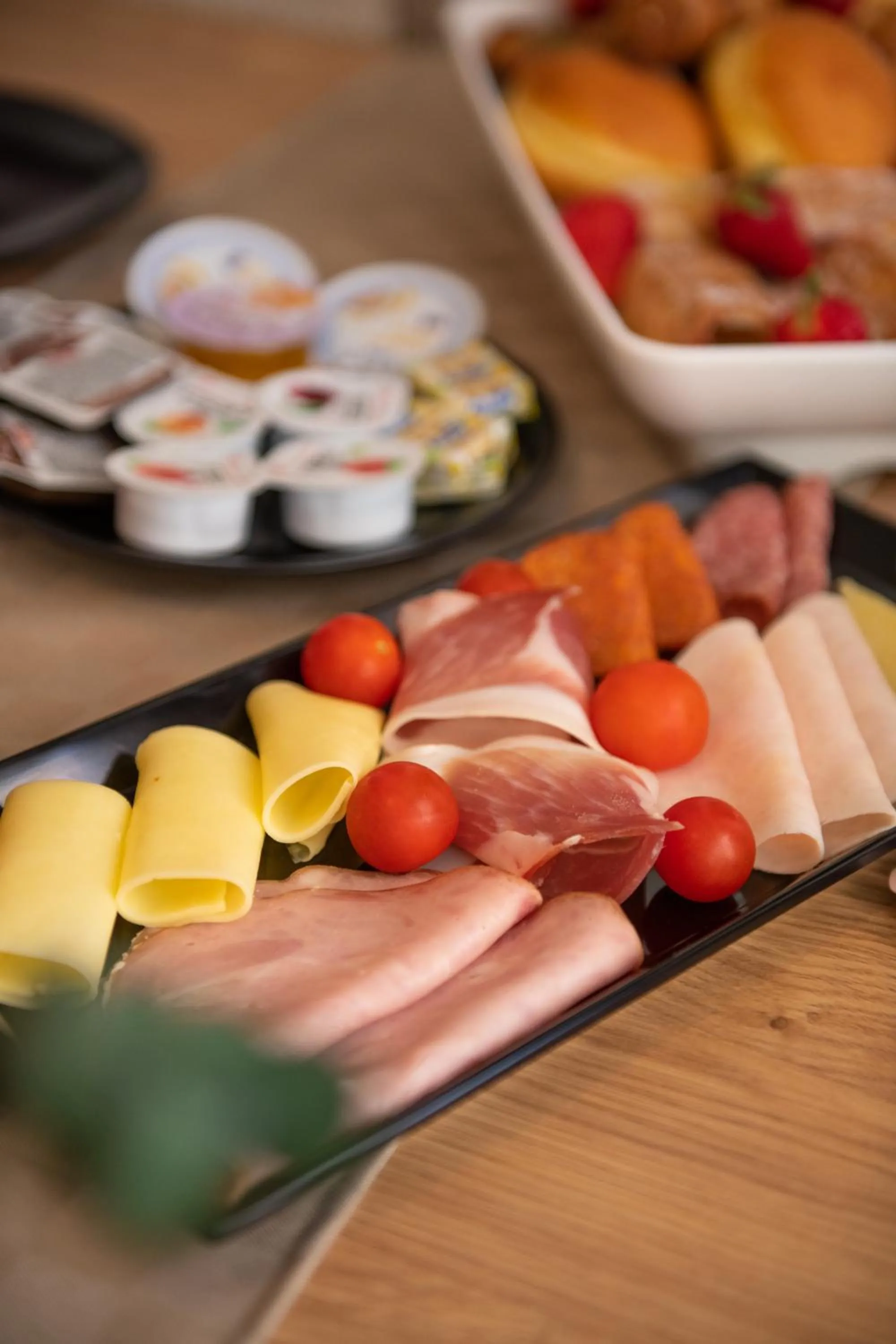 Restaurant/places to eat in Hotel Marina