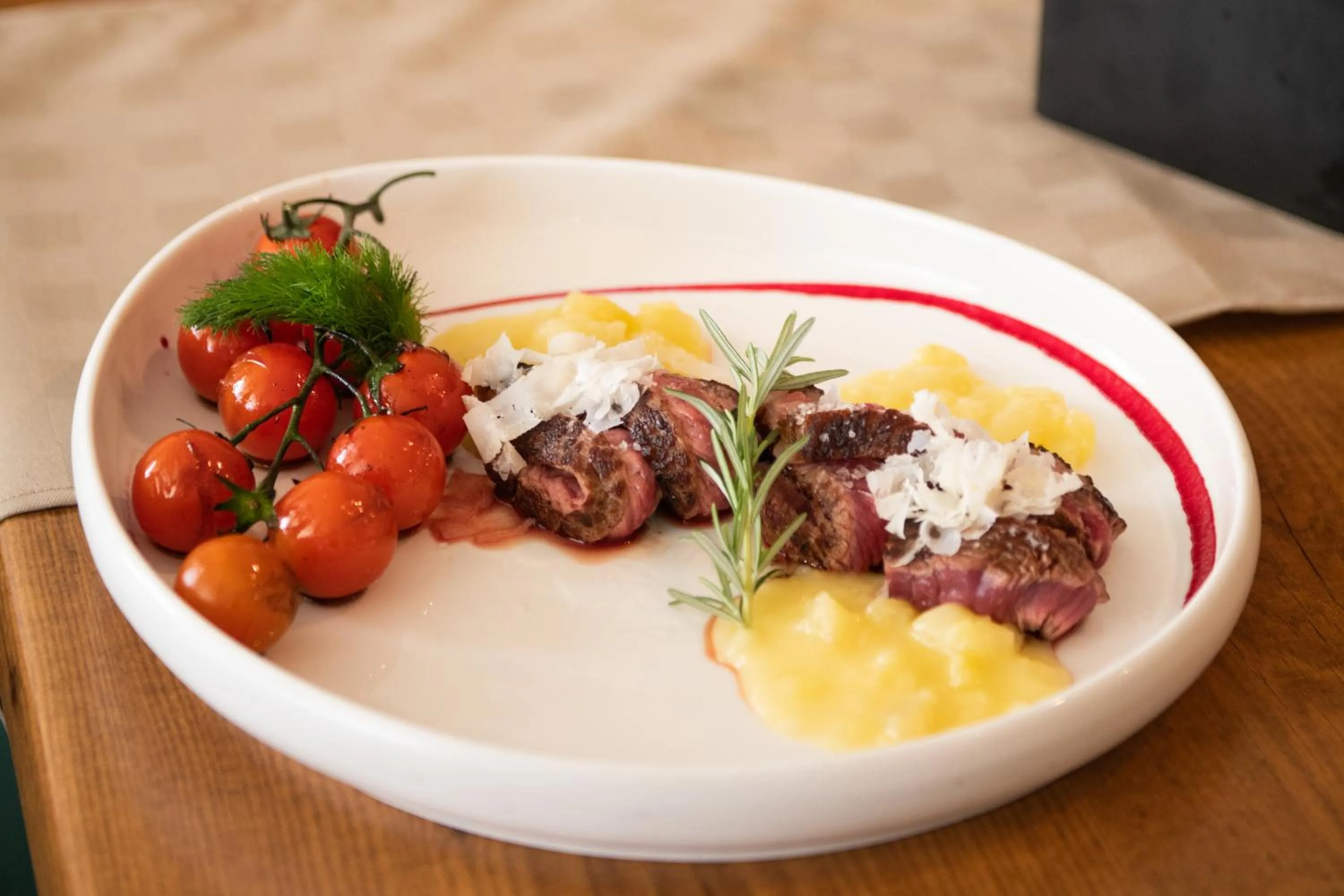 Restaurant/places to eat in Hotel Marina