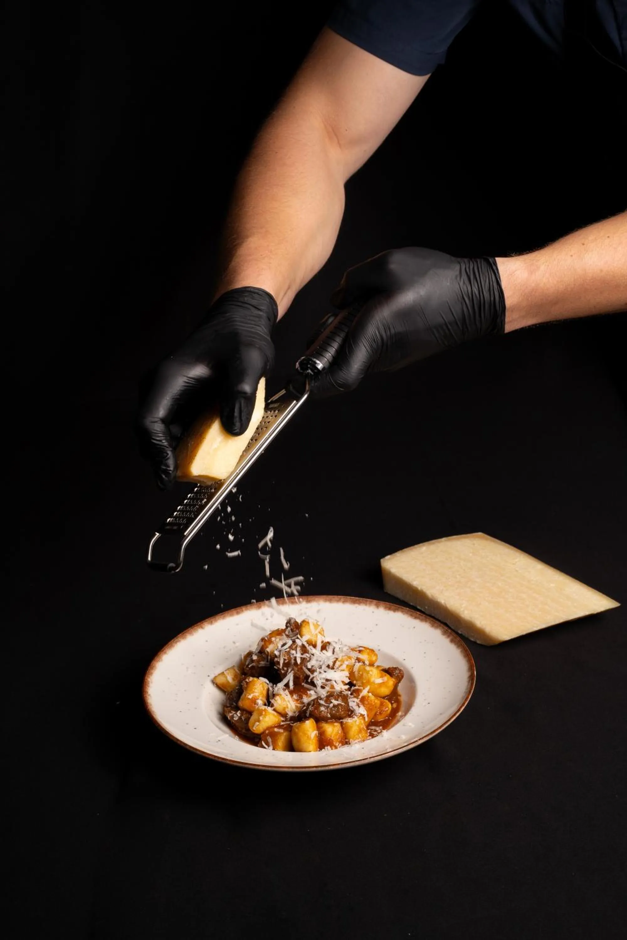 Restaurant/places to eat in Hotel Marina