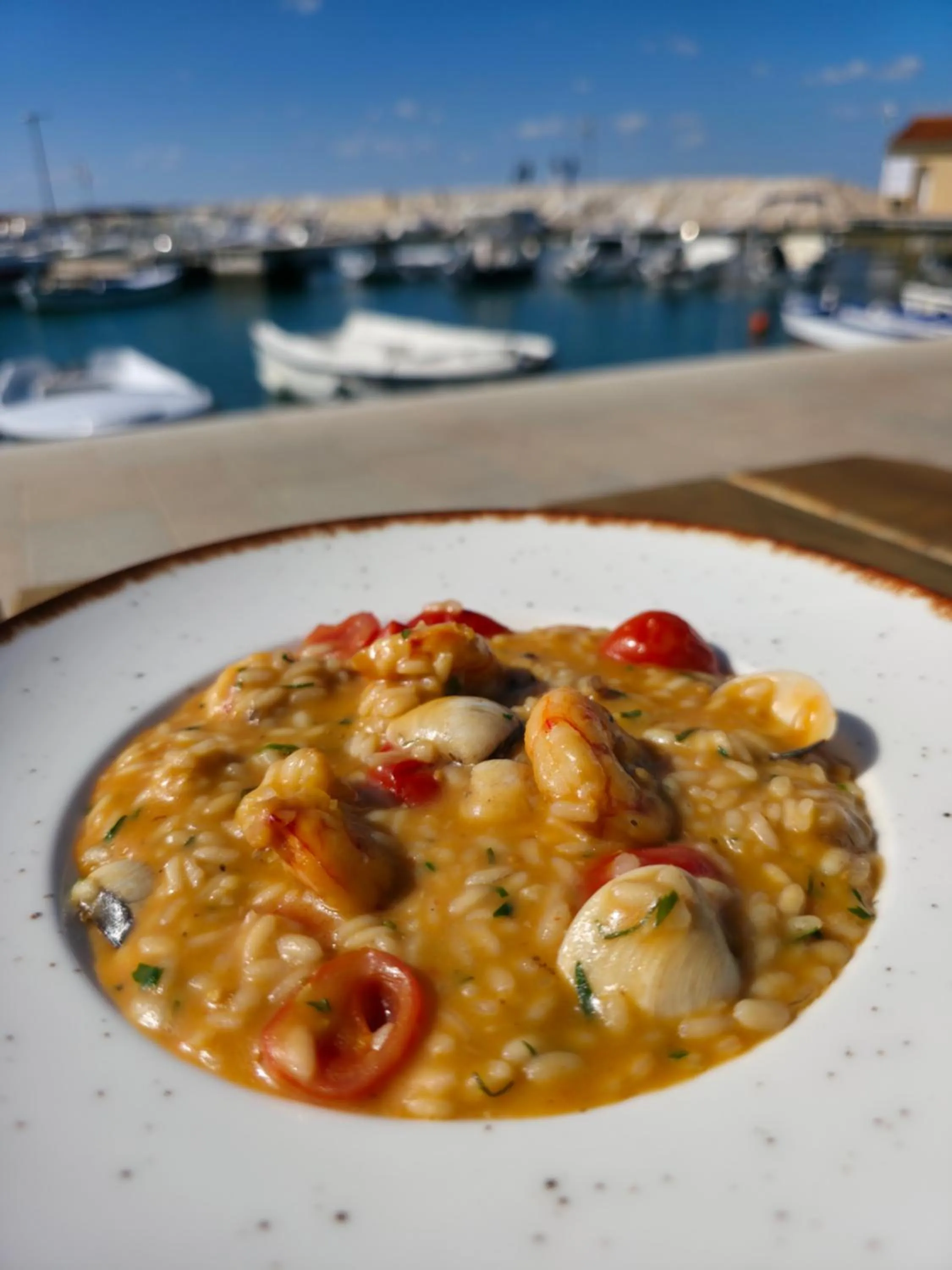 Restaurant/places to eat in Hotel Marina