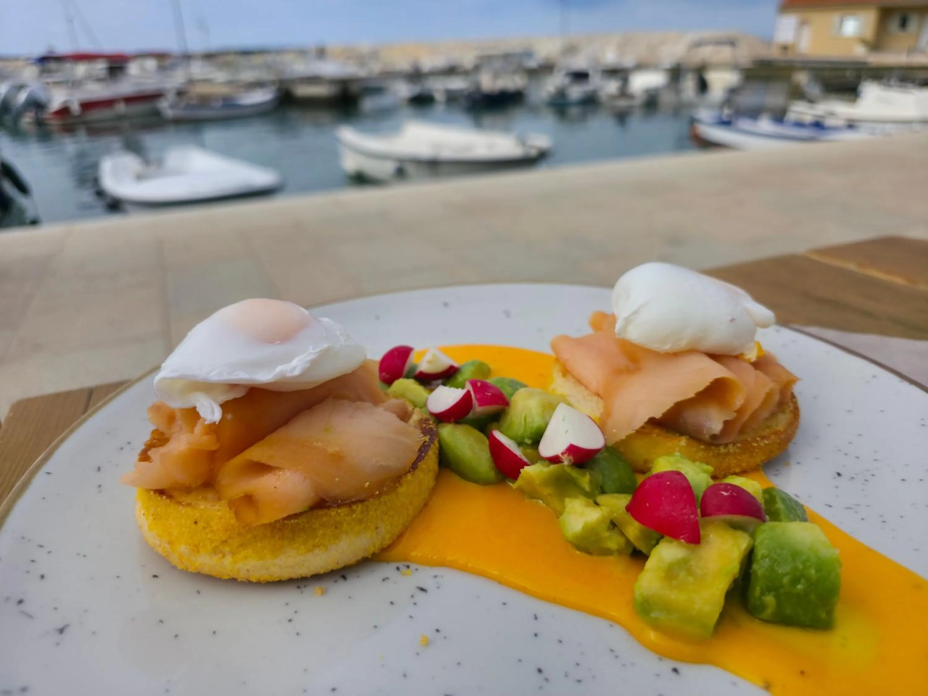 Restaurant/places to eat in Hotel Marina