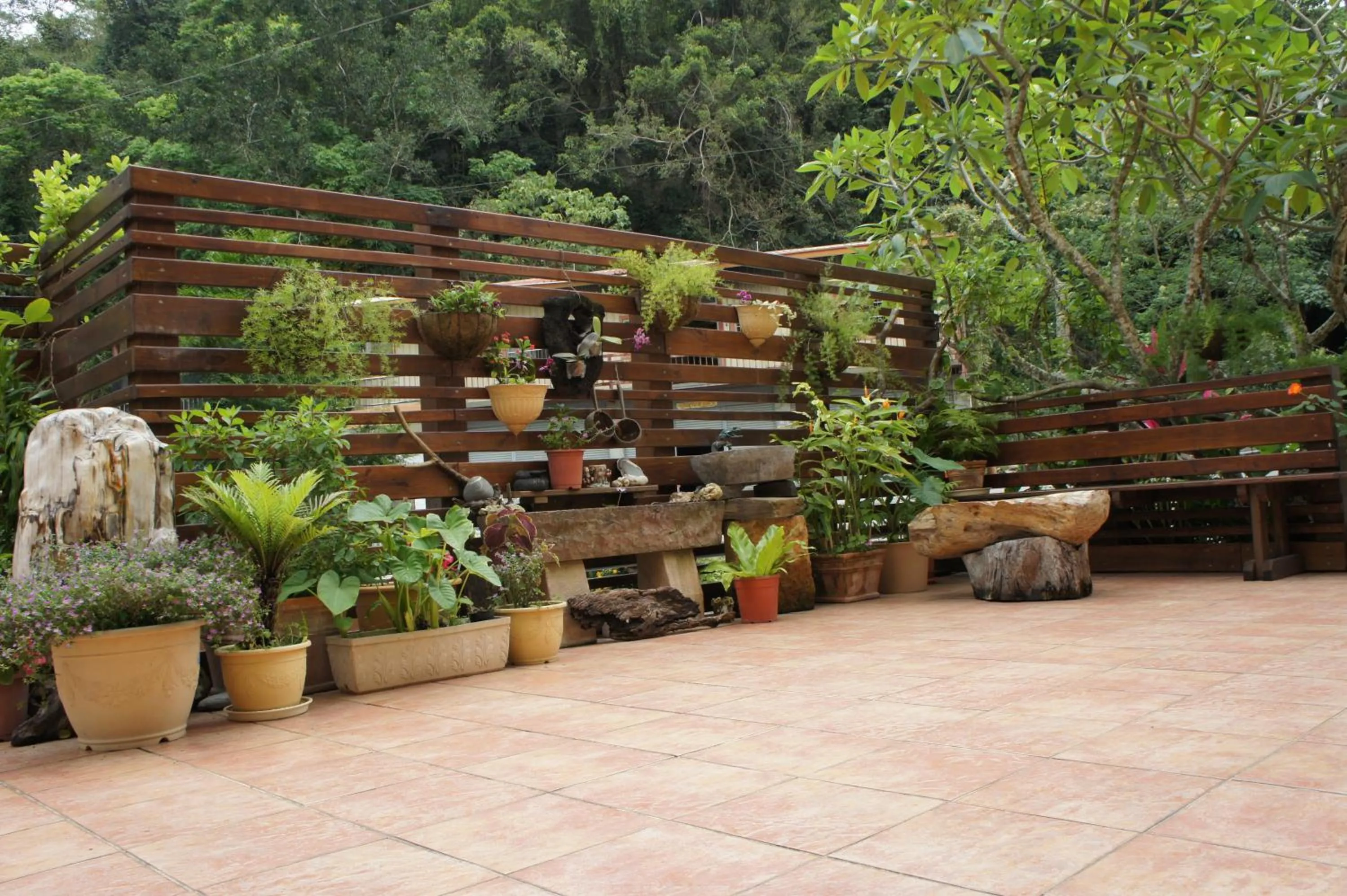 Patio in Cheng-Ping Hot Spring Inn