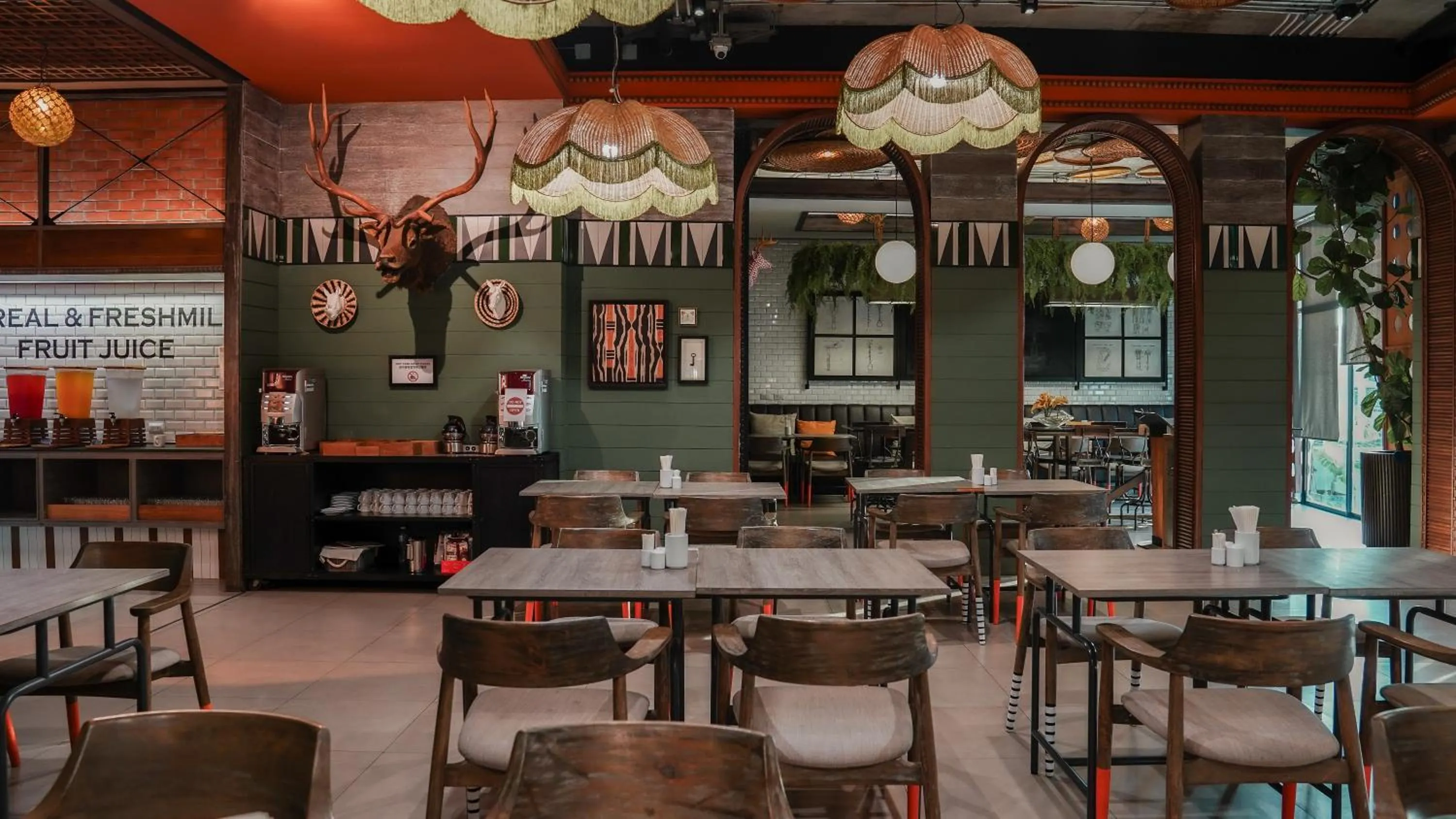 Restaurant/places to eat in Sugar Marina Hotel CLIFFHANGER Aonang