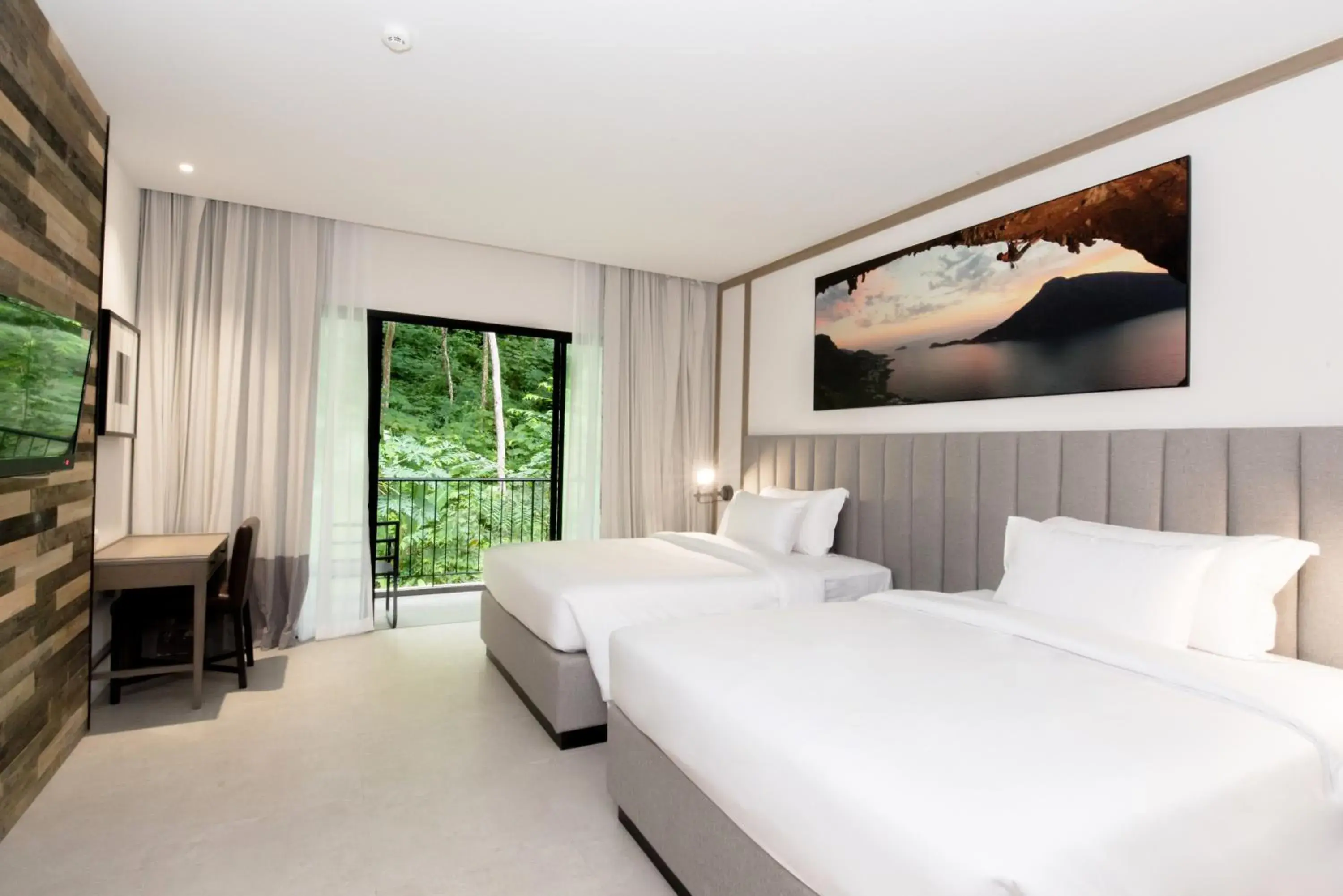 TV and multimedia, Bed in Sugar Marina Hotel CLIFFHANGER Aonang TV and multimedia, Bed in Sugar Marina Hotel CLIFFHANGER Aonang