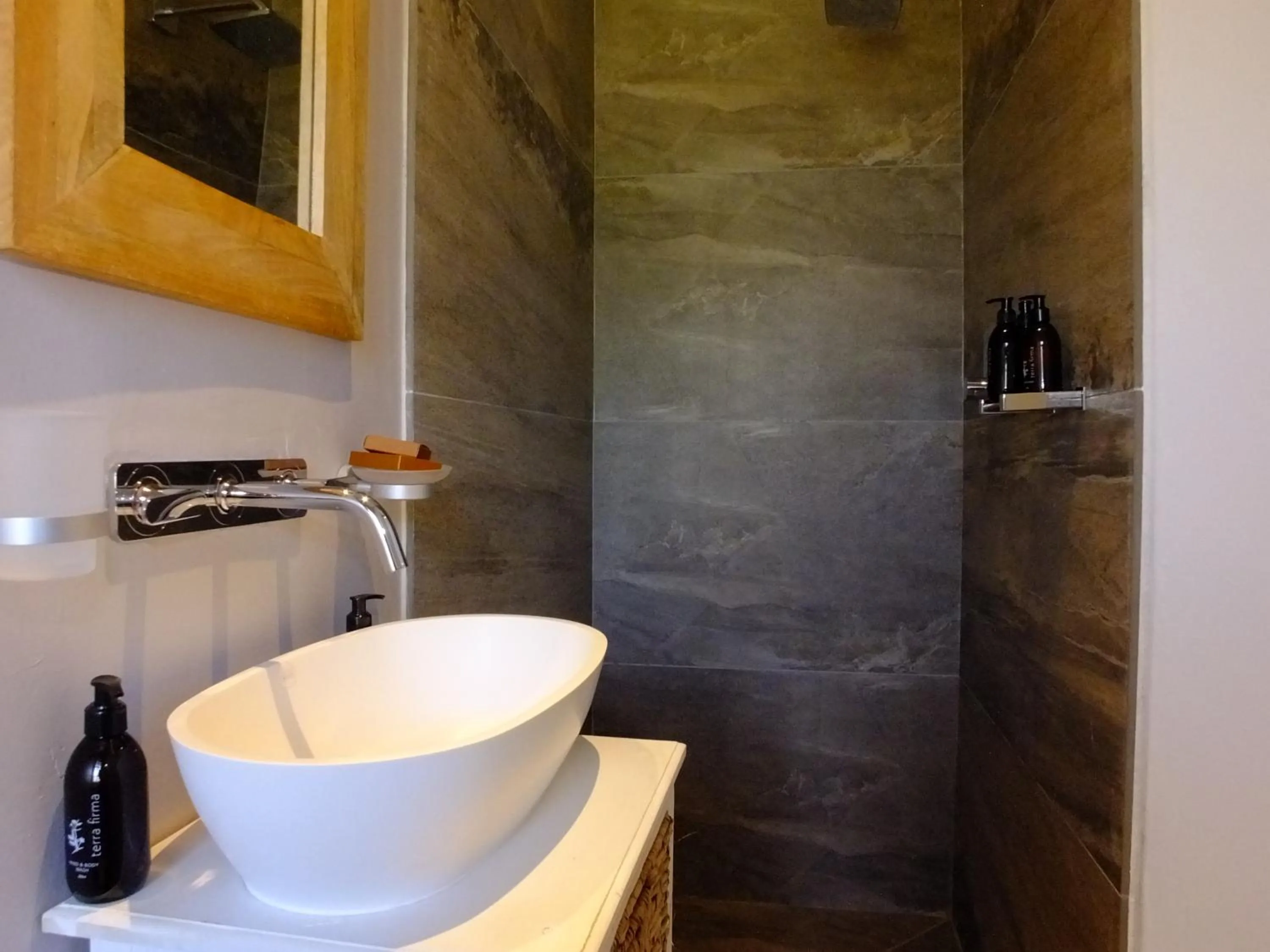 Shower in Lauradale Accommodation