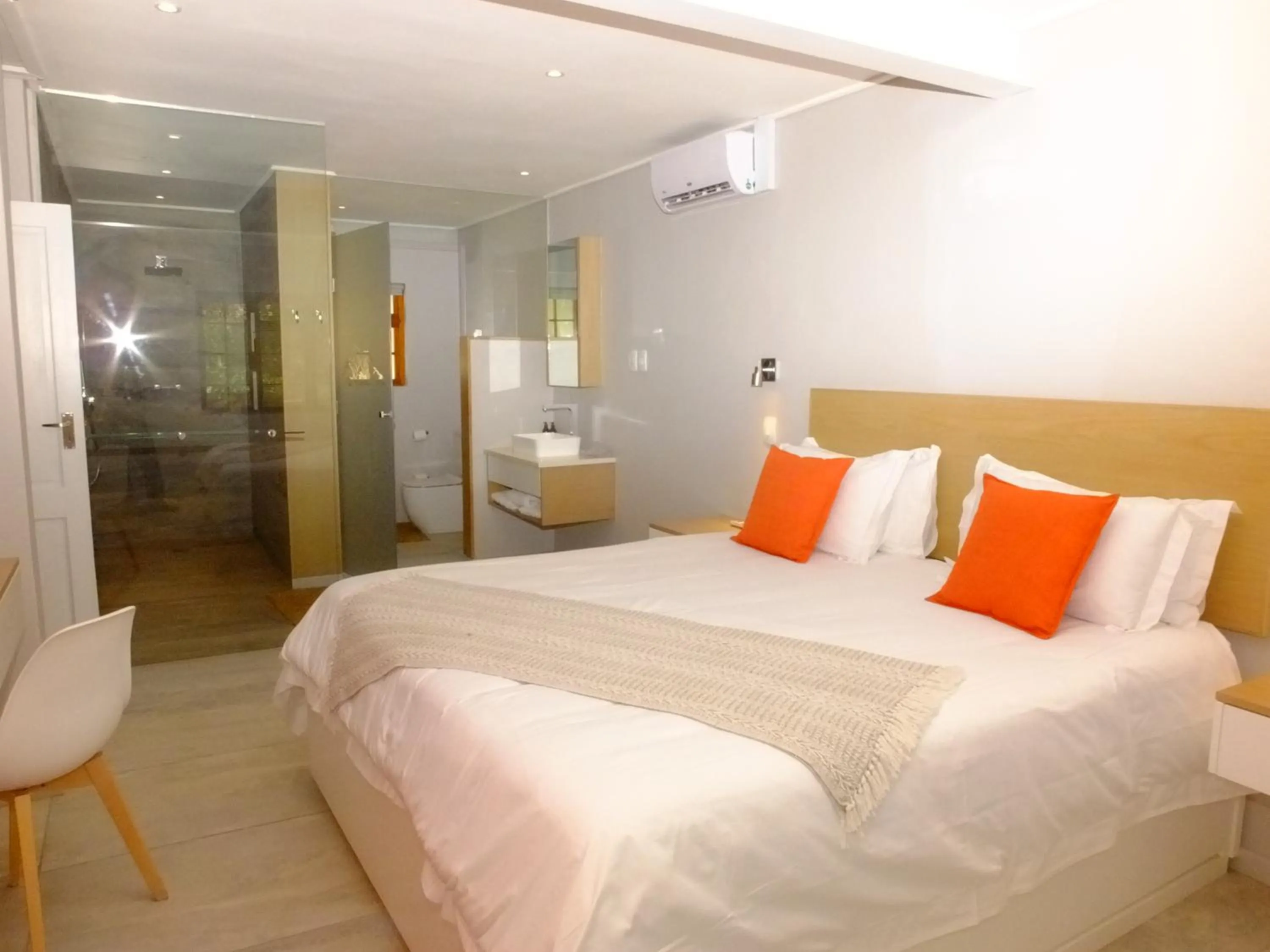 Shower, Bed in Lauradale Accommodation