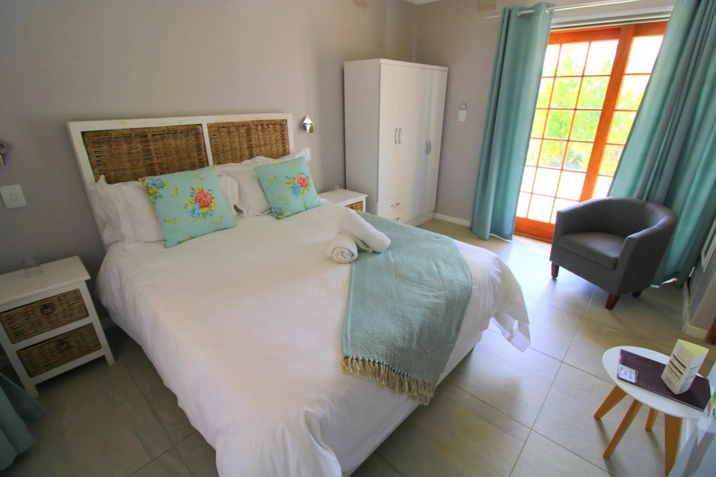 Photo of the whole room, Bed in Lauradale Accommodation