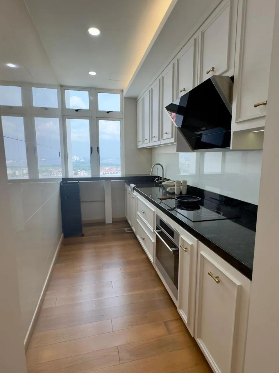 JB City Shopping Mall Apartment