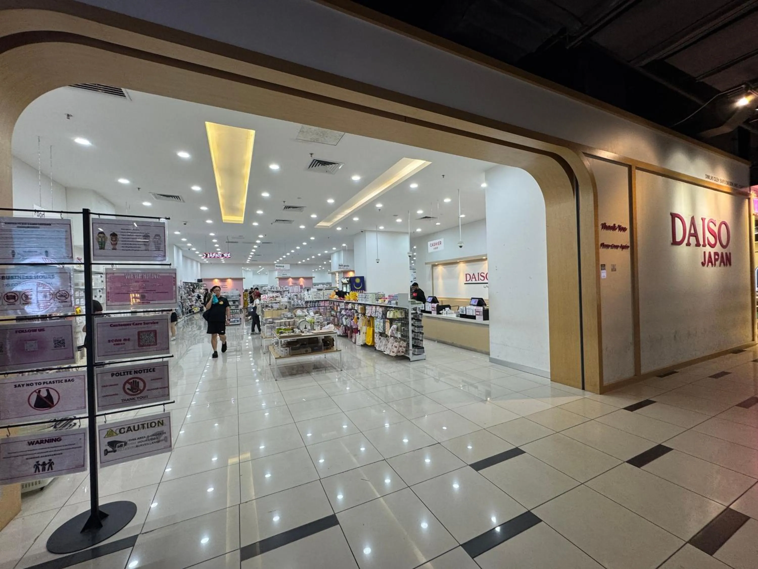 JB City Shopping Mall Apartment