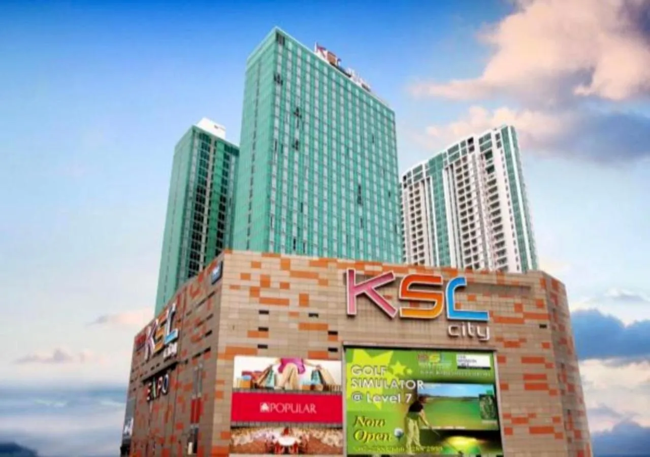 JB City Shopping Mall Apartment