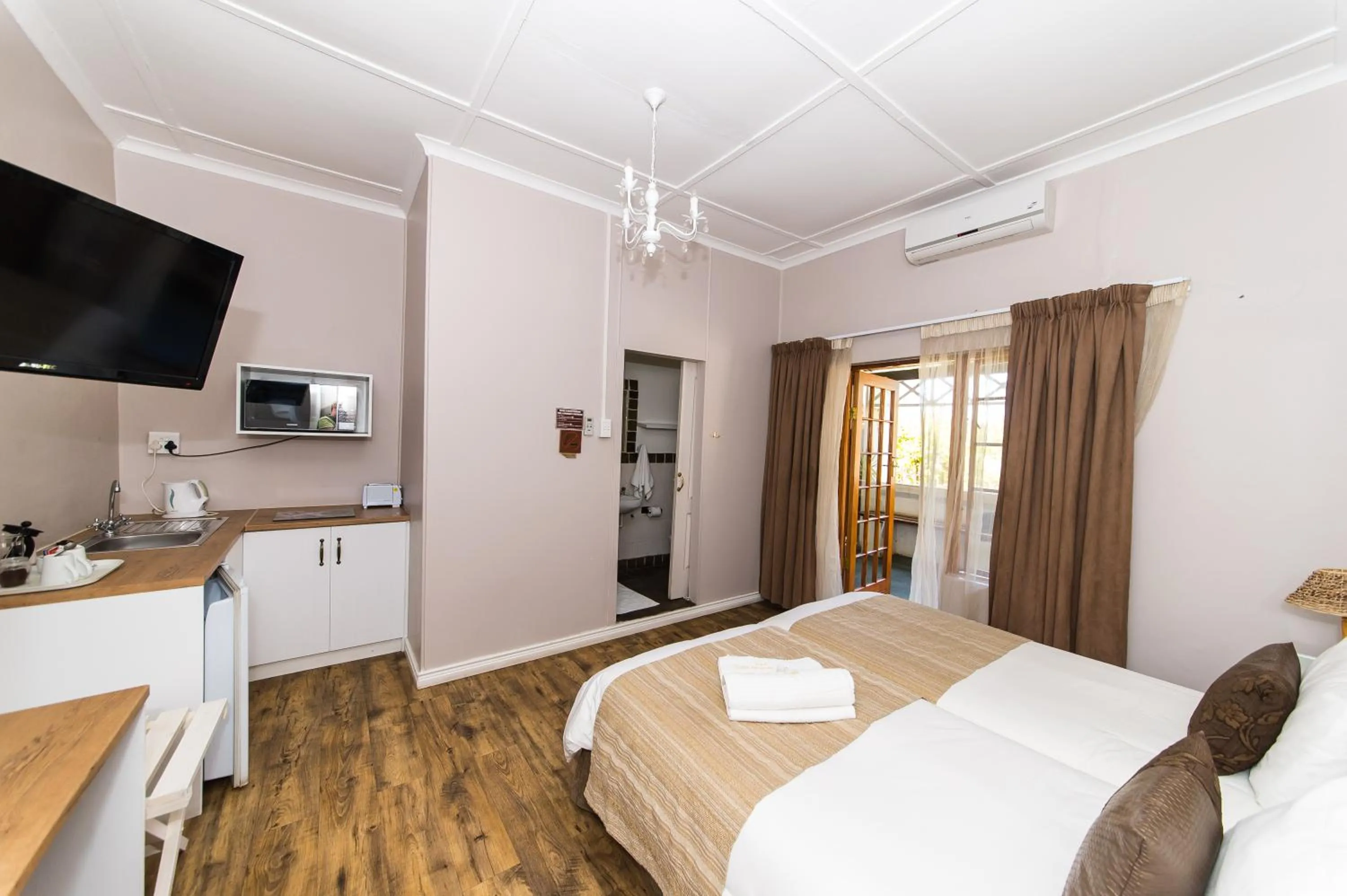 Bed in Okiep Country Hotel