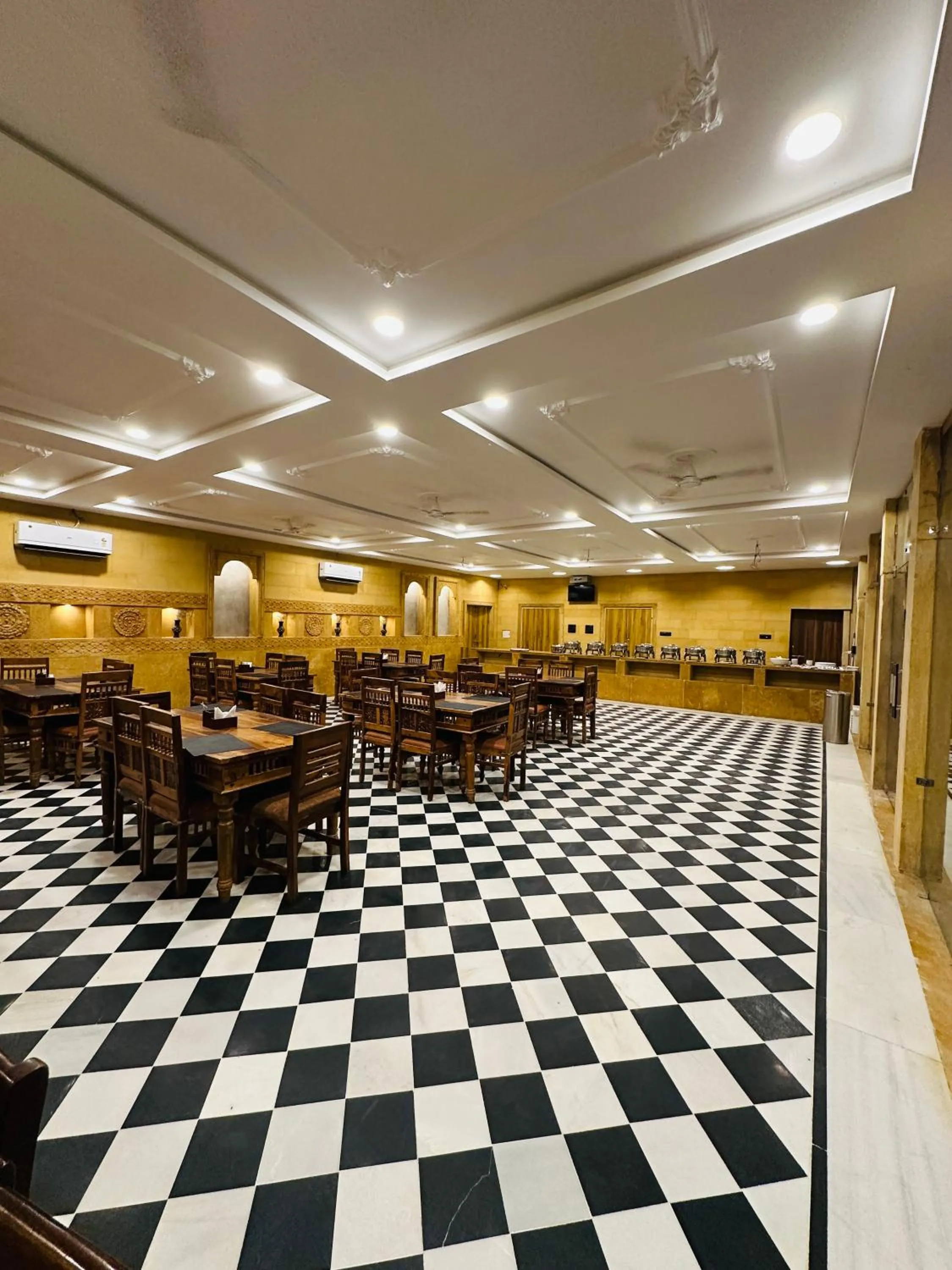 Restaurant/places to eat in Heritage Juma Resort with swimming pool