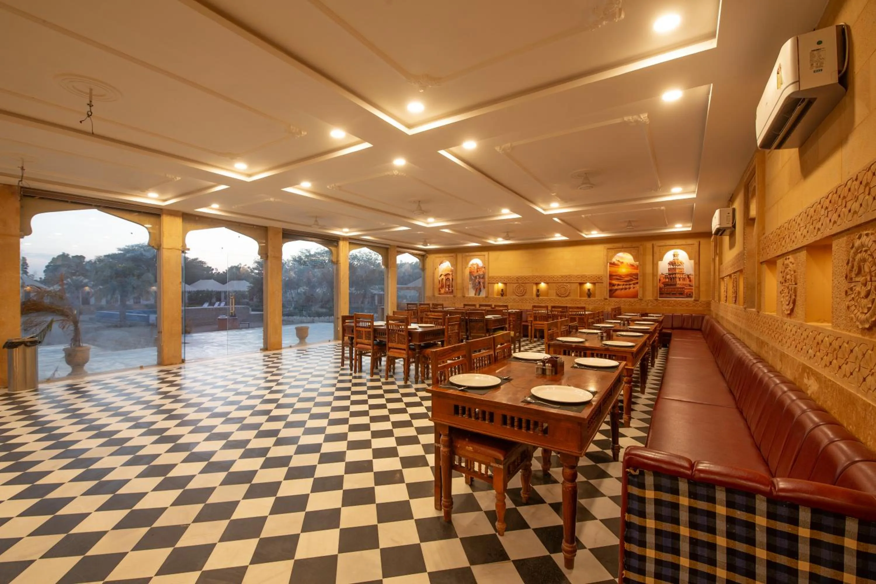 Restaurant/places to eat in Heritage Juma Resort with swimming pool