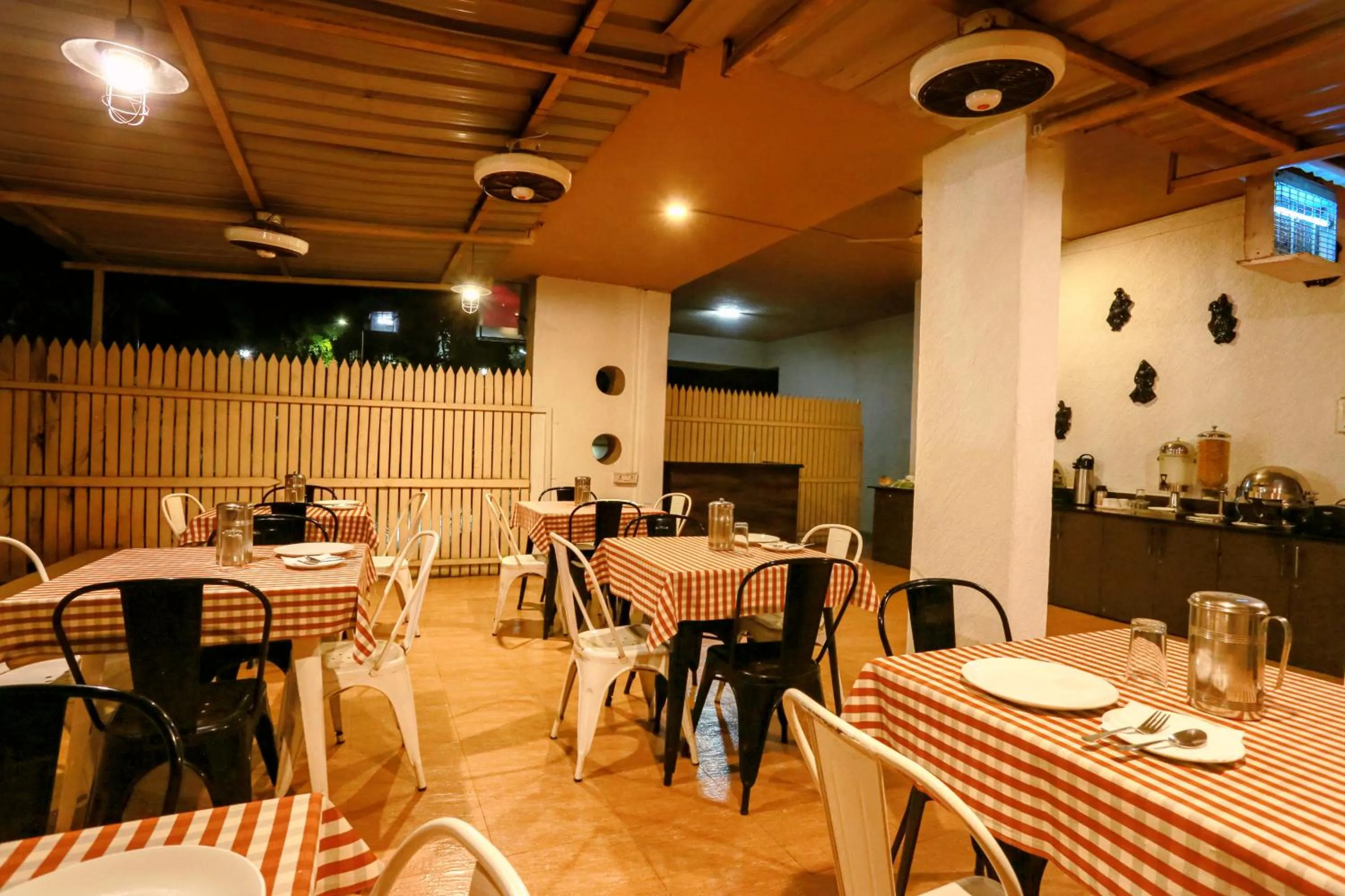 Restaurant/places to eat in Magnus Vosiv Suites Kalyani Nagar