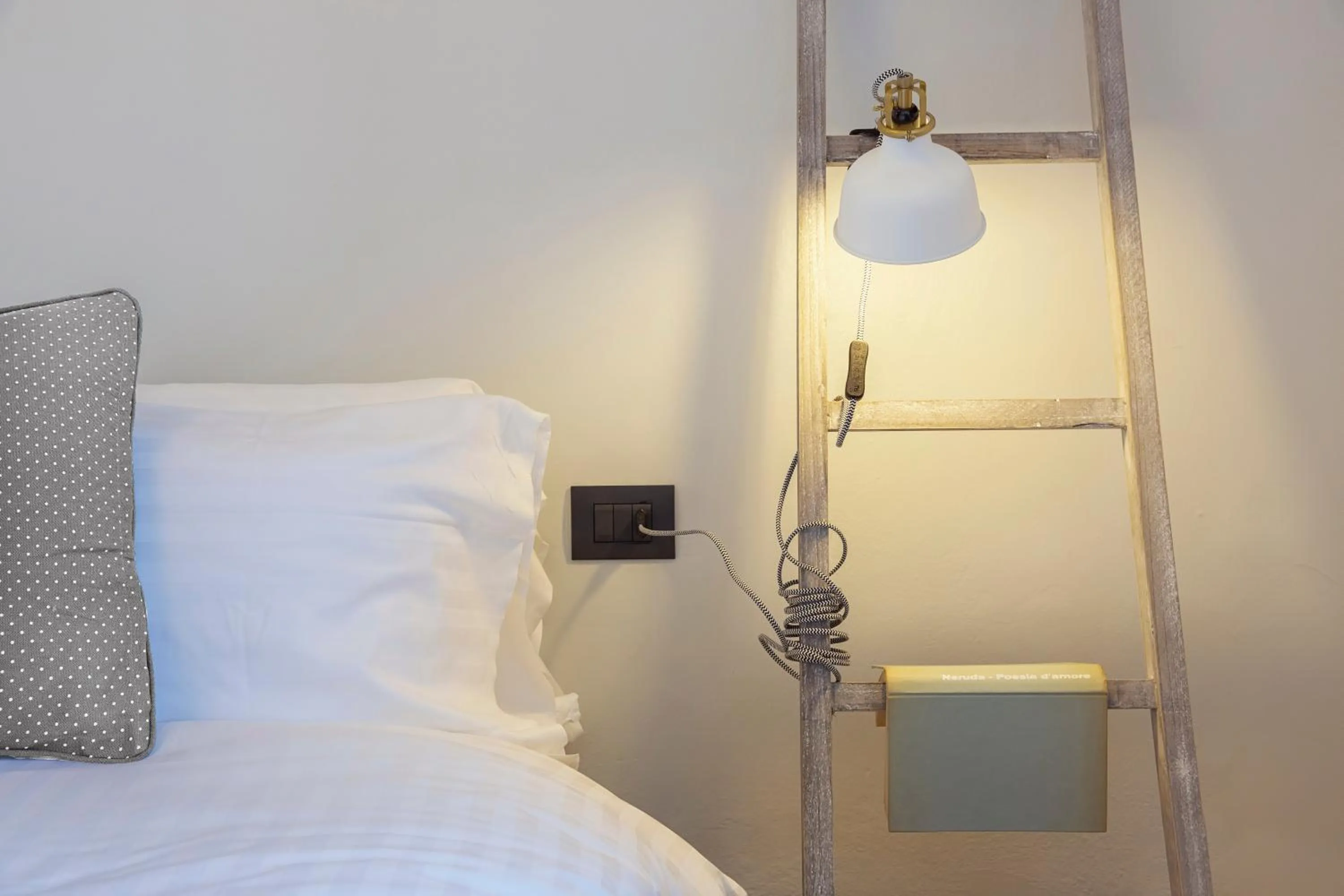 Decorative detail, Bed in Mòsì Firenze