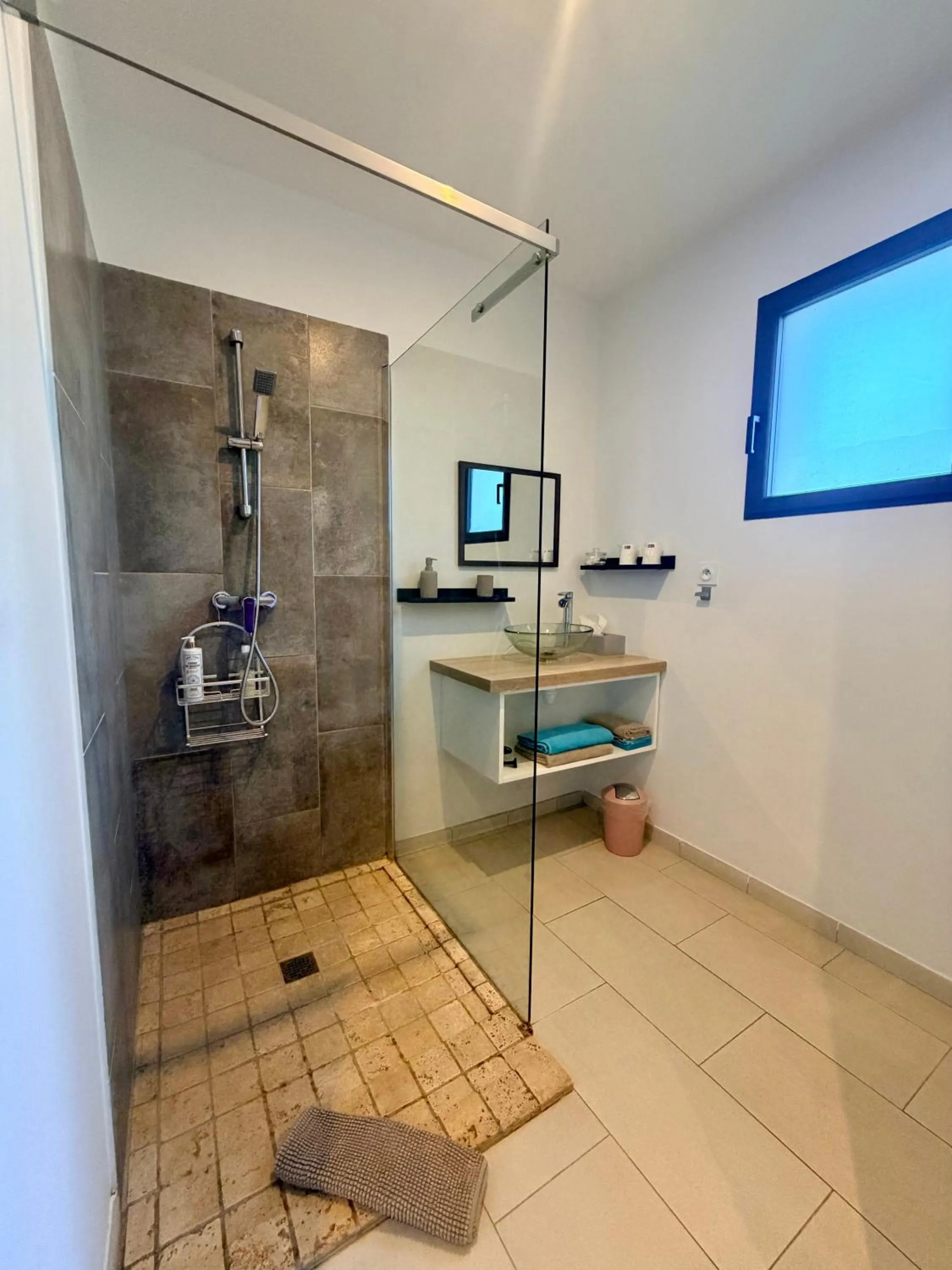 Shower in CARPE DIEM Résidence Hôtelière