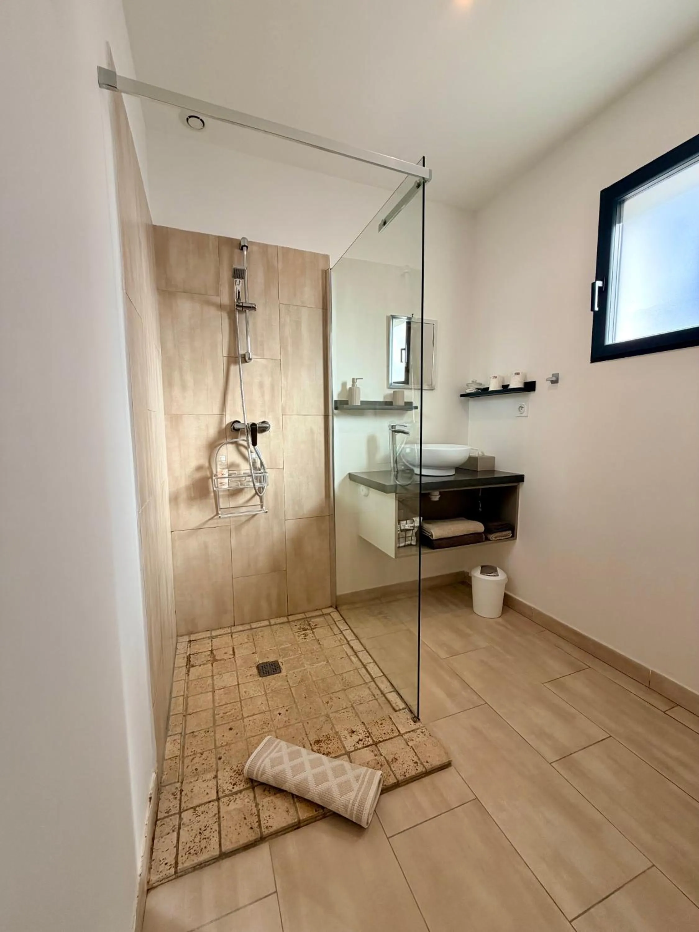 Shower in CARPE DIEM Résidence Hôtelière