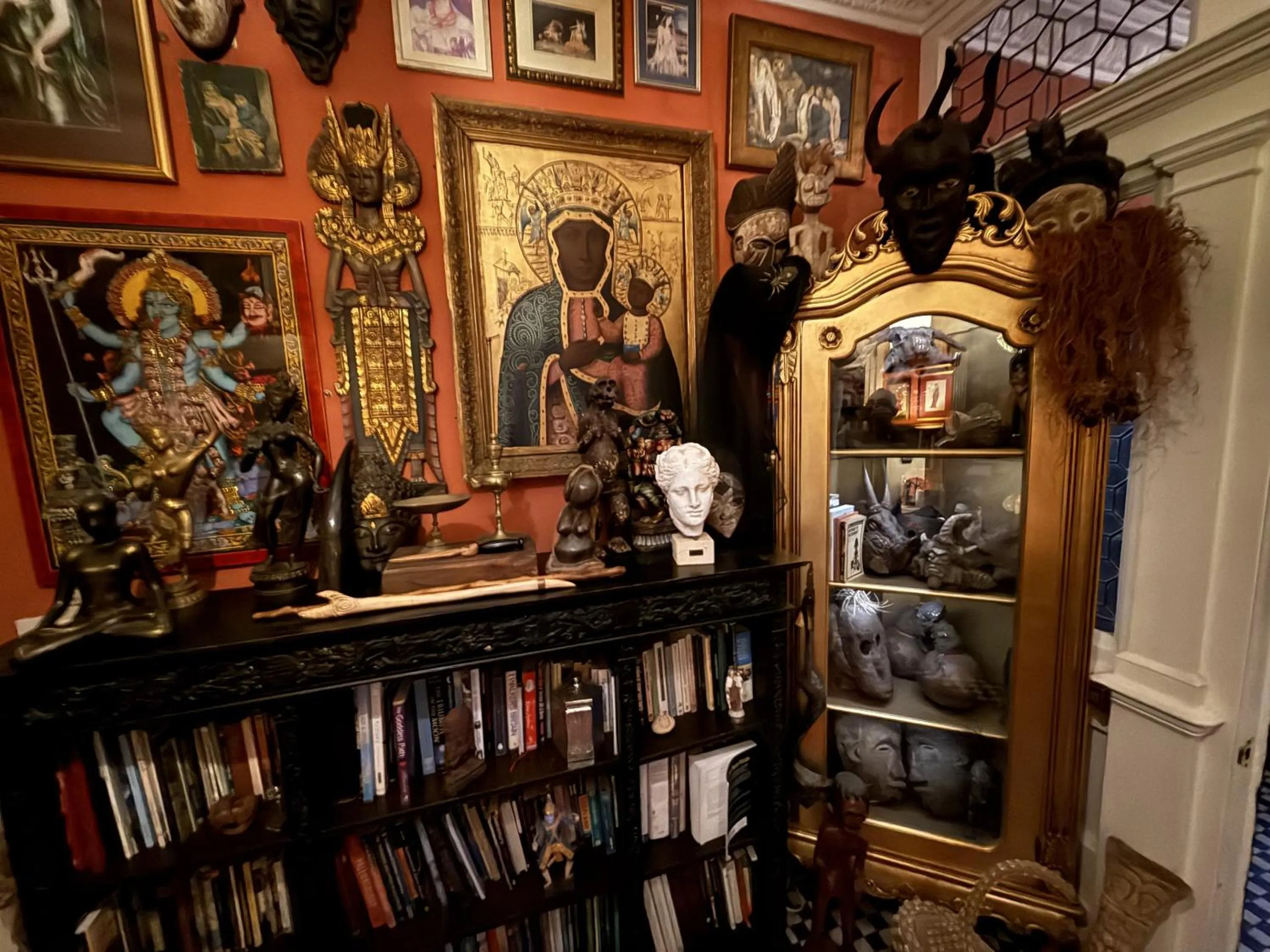 Lobby or reception in The Covenstead