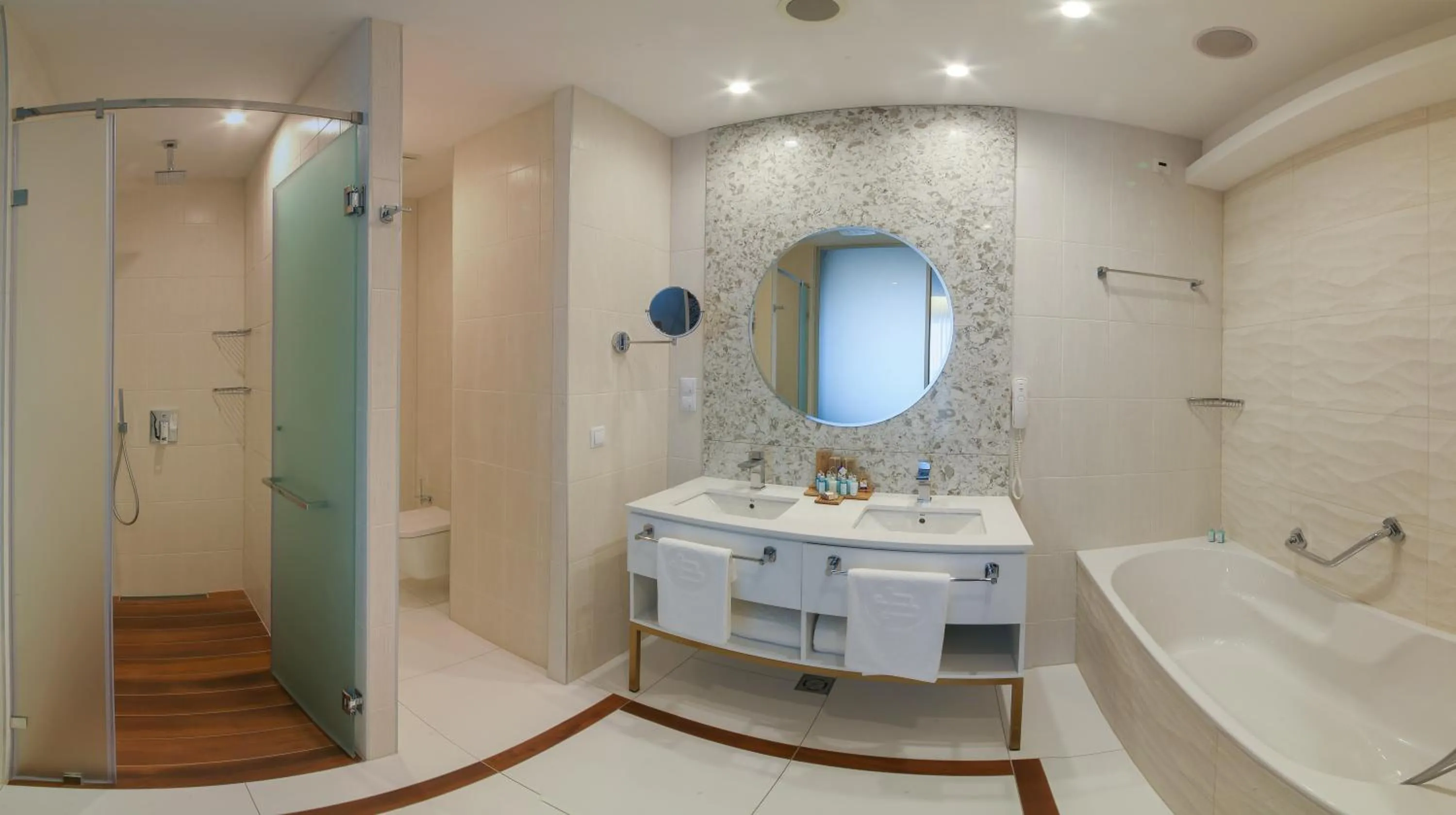 Shower in Maritim Hotel Paradise Blue