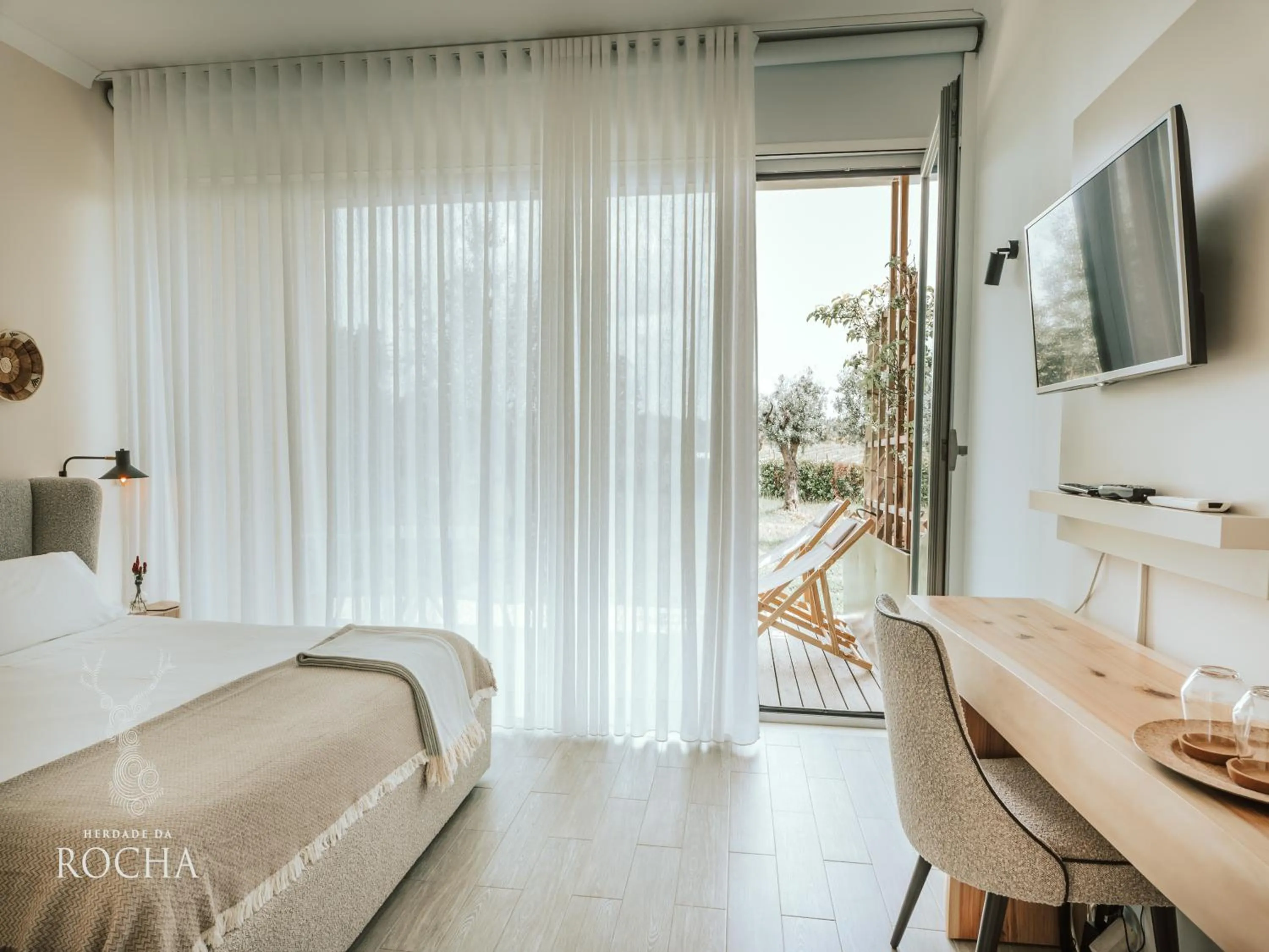 TV and multimedia, Bed in Herdade da Rocha - Boutique Lodge