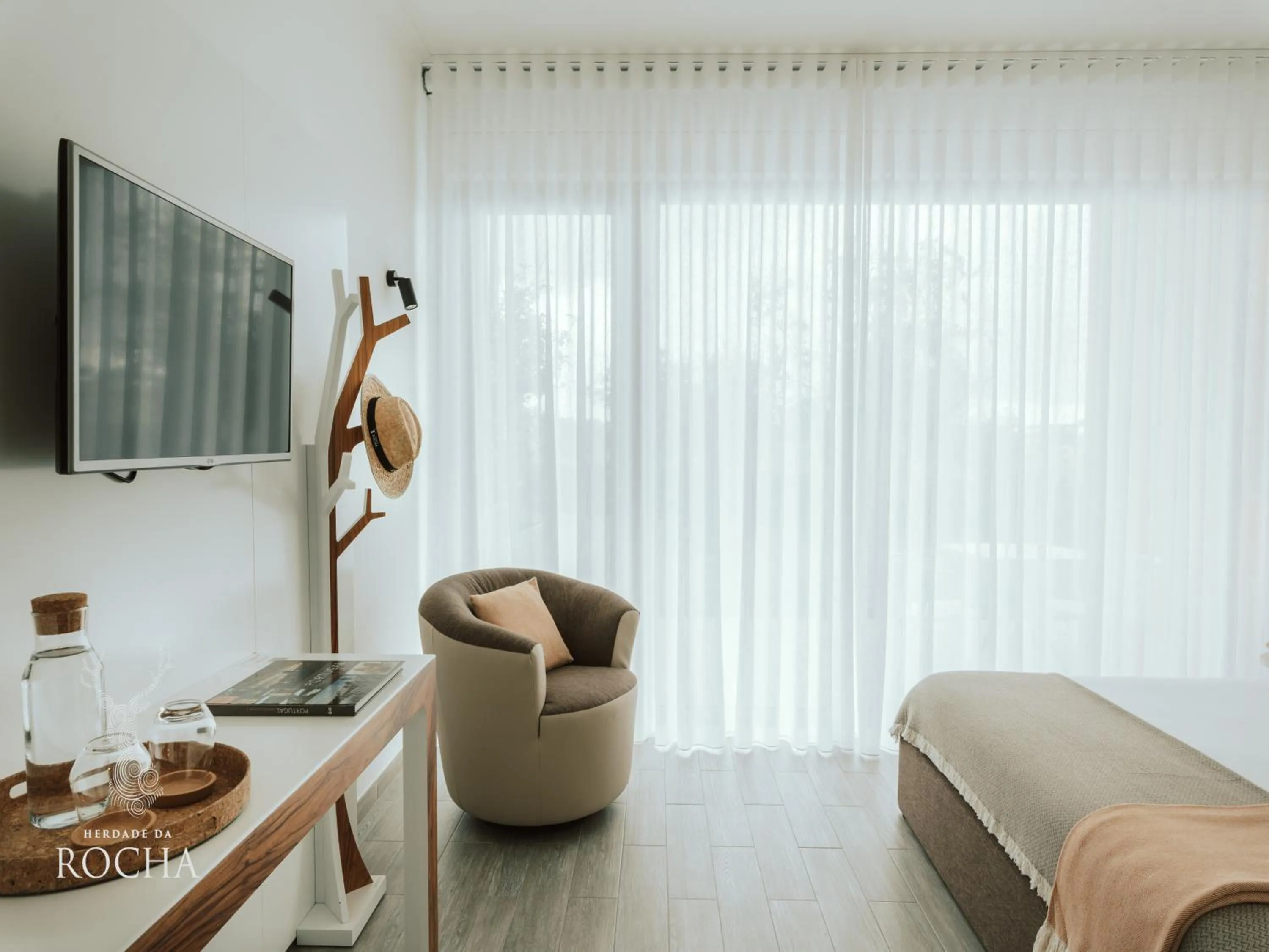 TV and multimedia, Bed in Herdade da Rocha - Boutique Lodge