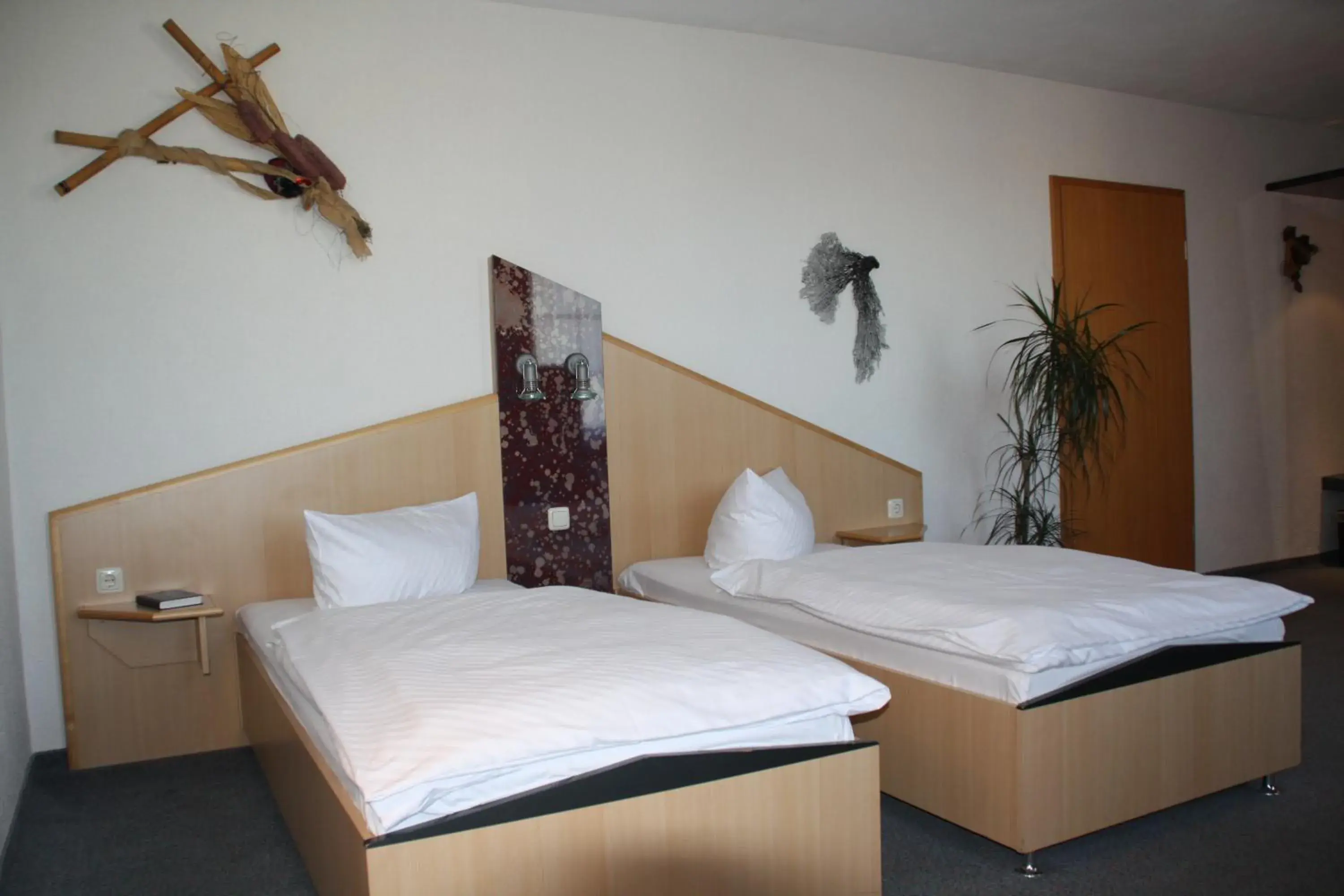 Double Room with Private Bathroom - single occupancy in City-Hotel Double Room with Private Bathroom - single occupancy in City-Hotel