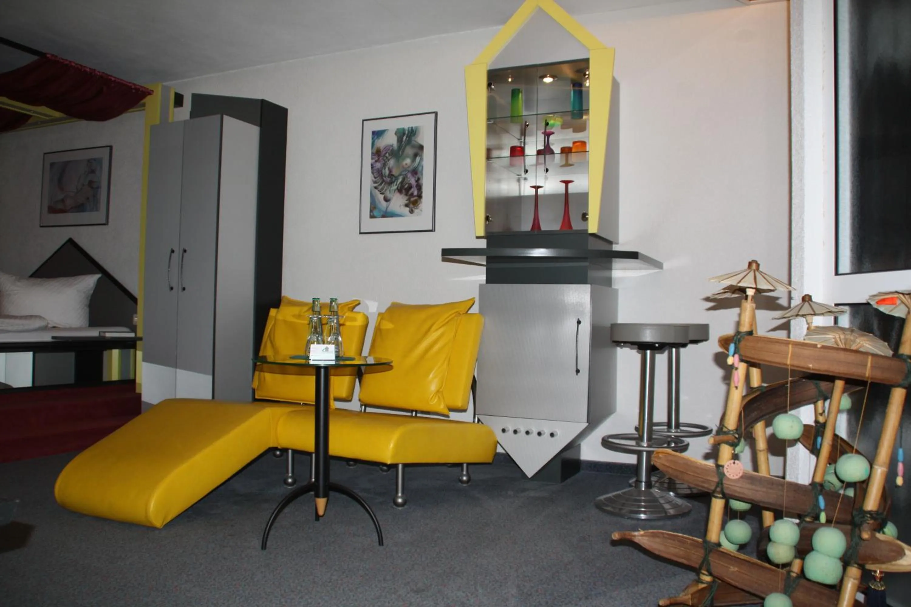 Decorative detail in City-Hotel