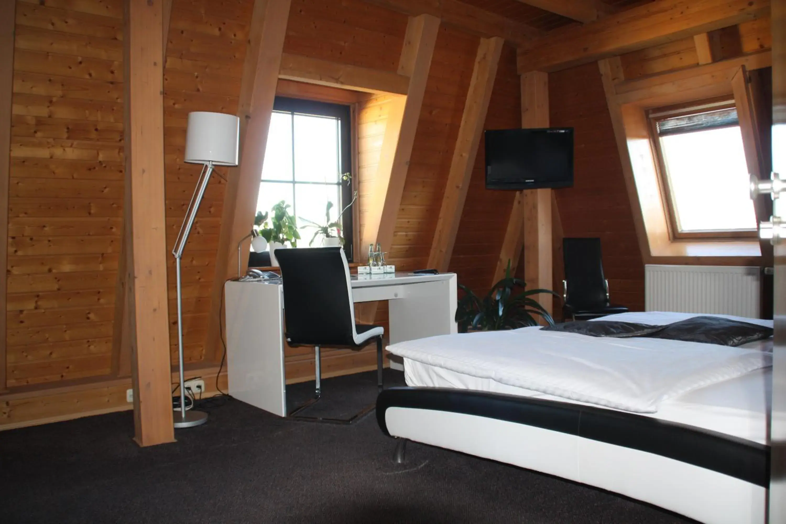 Double Room with Private Bathroom - single occupancy in City-Hotel Double Room with Private Bathroom - single occupancy in City-Hotel