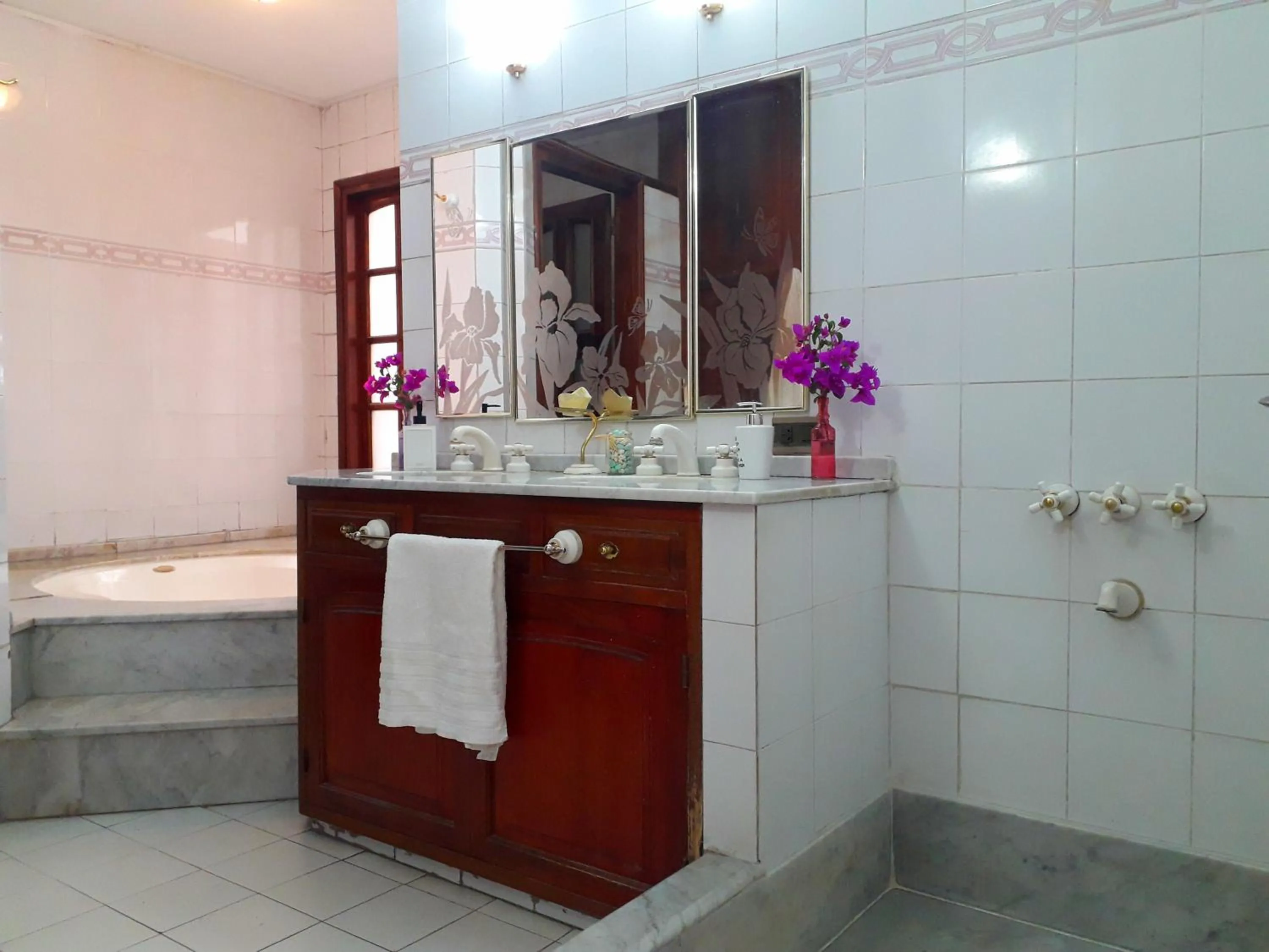 Bathroom in Tanino Guest House