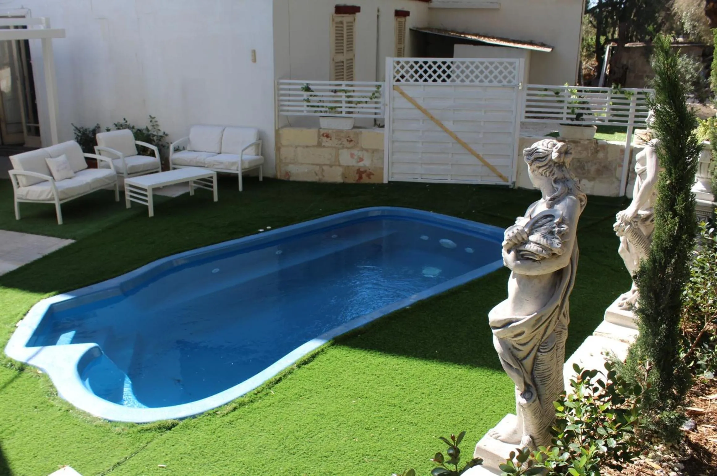 Swimming pool in The Red Farm Relais & Spa