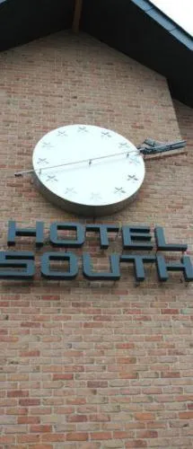 Facade/entrance in Hotel South Charleroi Airport
