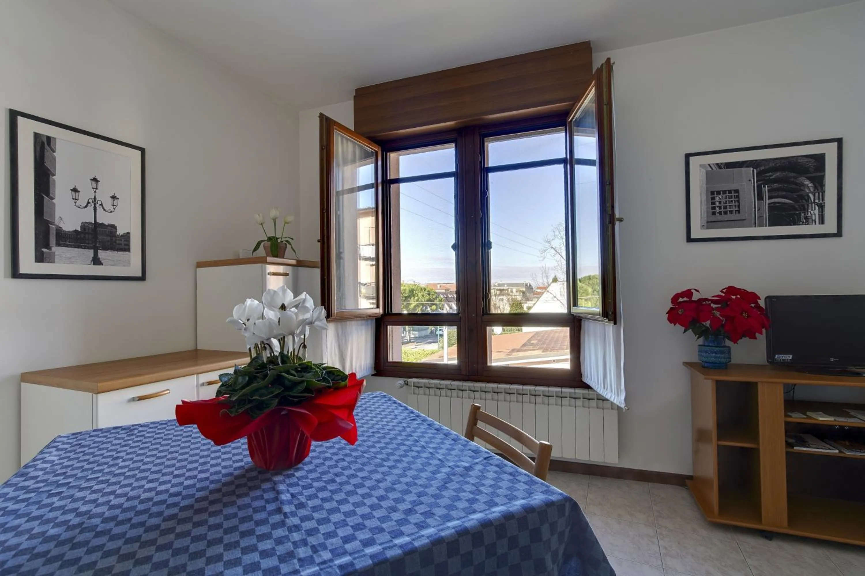 Dining area, Bed in House Boè