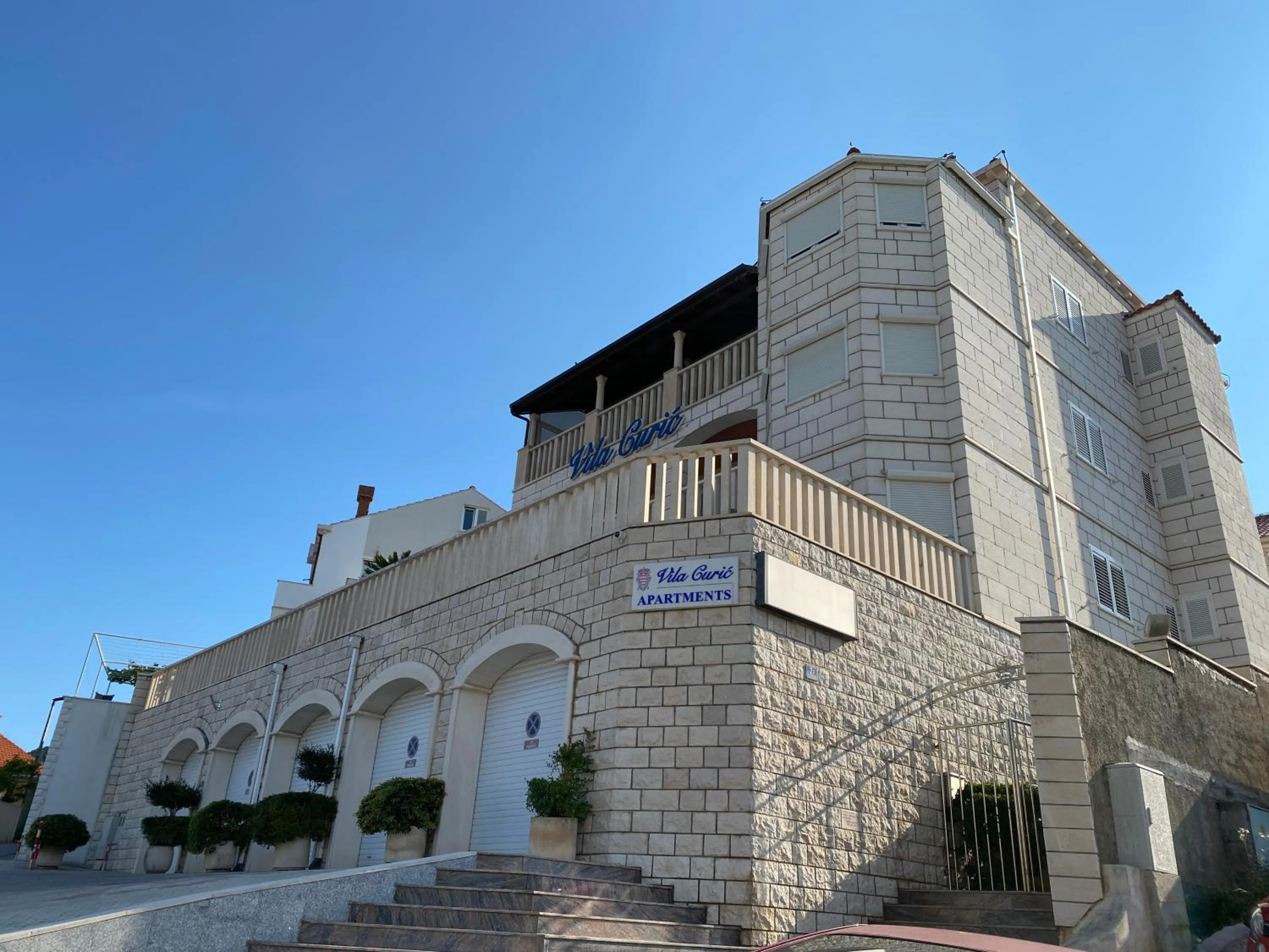 Property building in Vila Curic