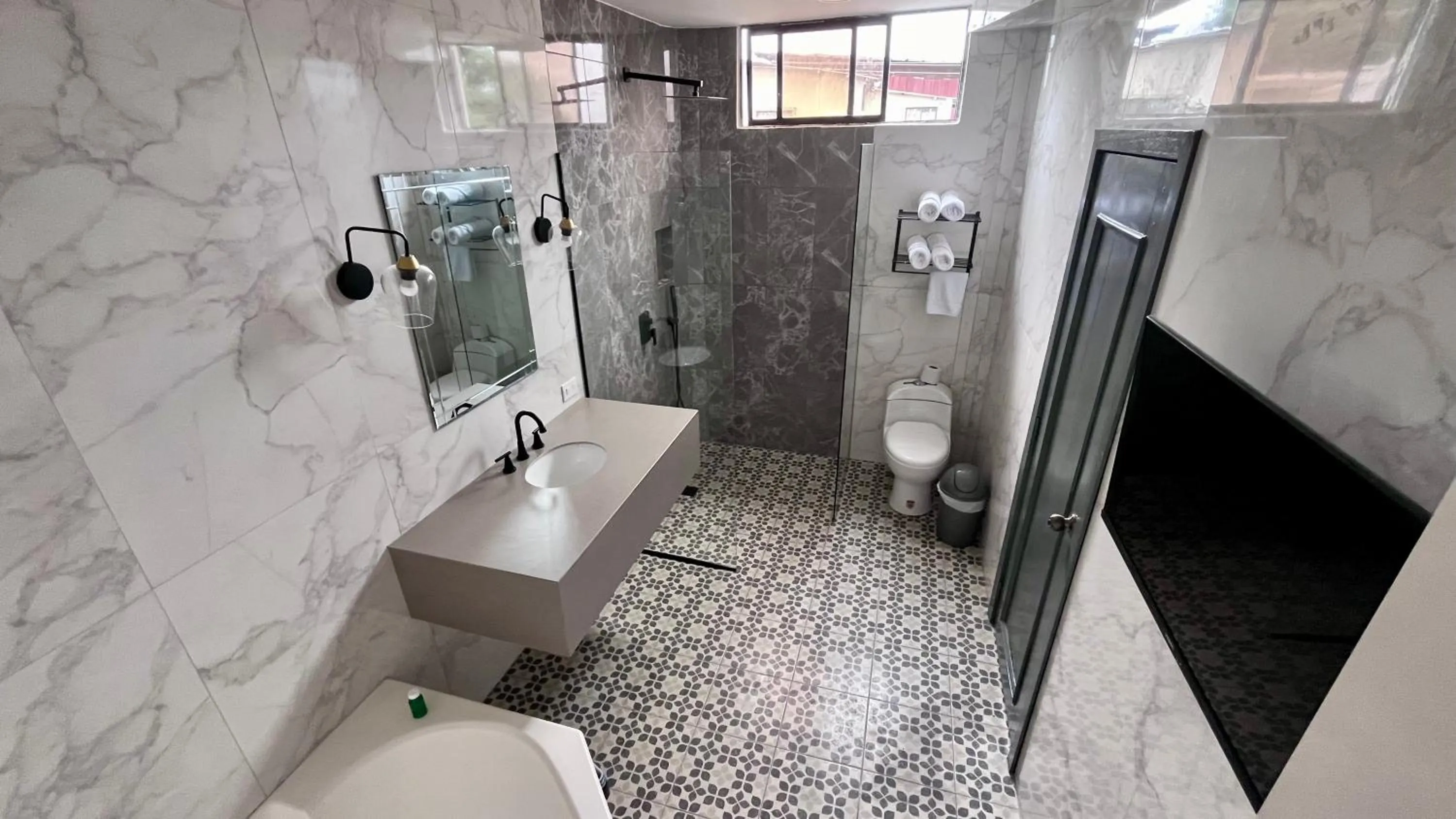 Shower in Hotel Varadero Internacional