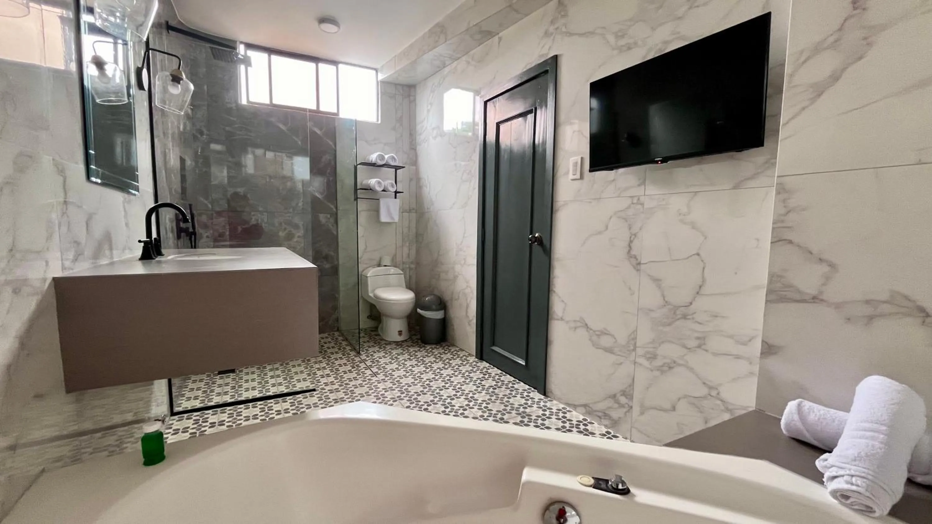 Shower in Hotel Varadero Internacional