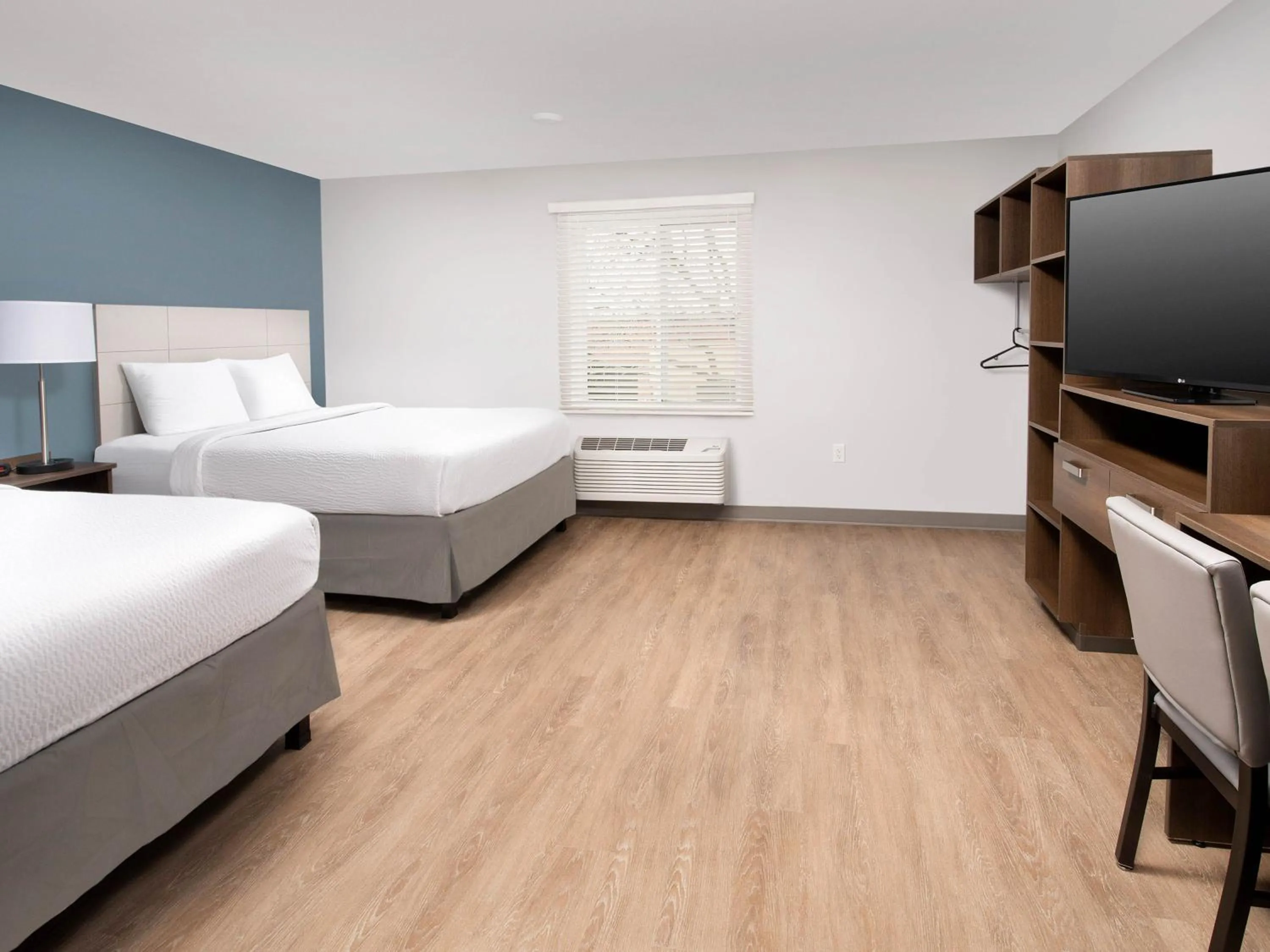 Photo of the whole room, Bed in Extended Stay America Select Suites - Pittsburgh - Cranberry