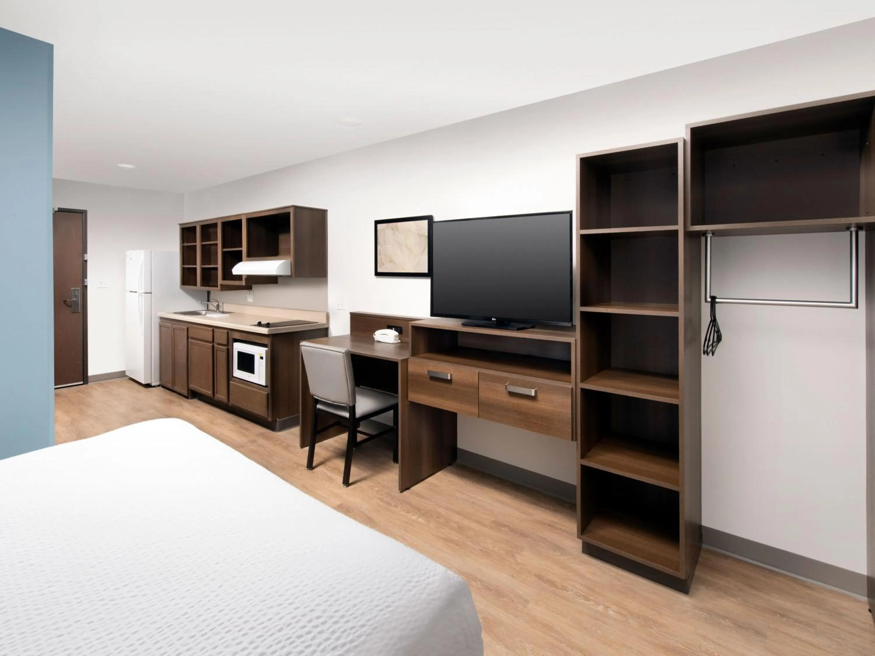 TV and multimedia, Bed in Extended Stay America Select Suites - Pittsburgh - Cranberry