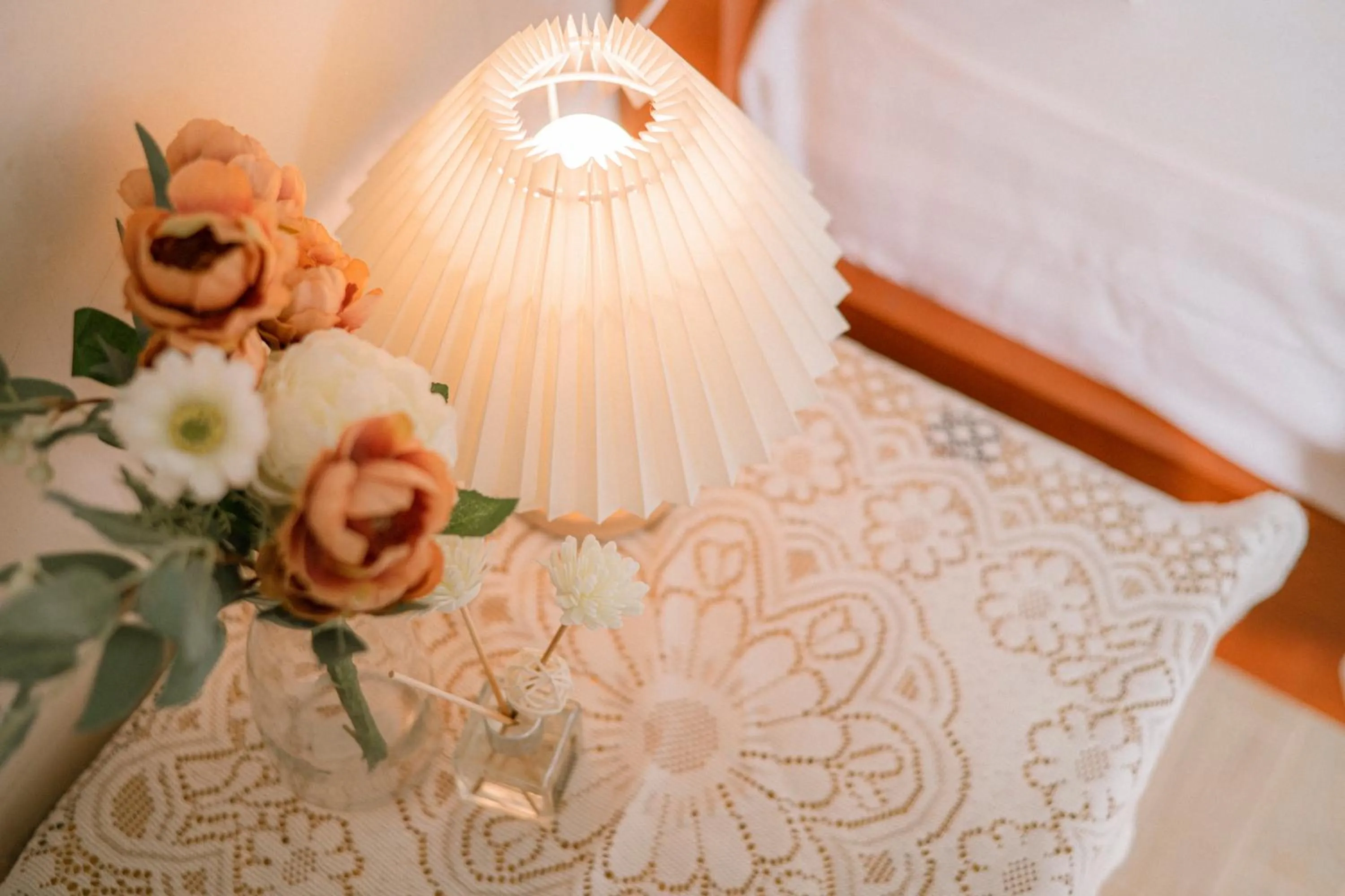 Bedroom, Bed in Wings Bungalow