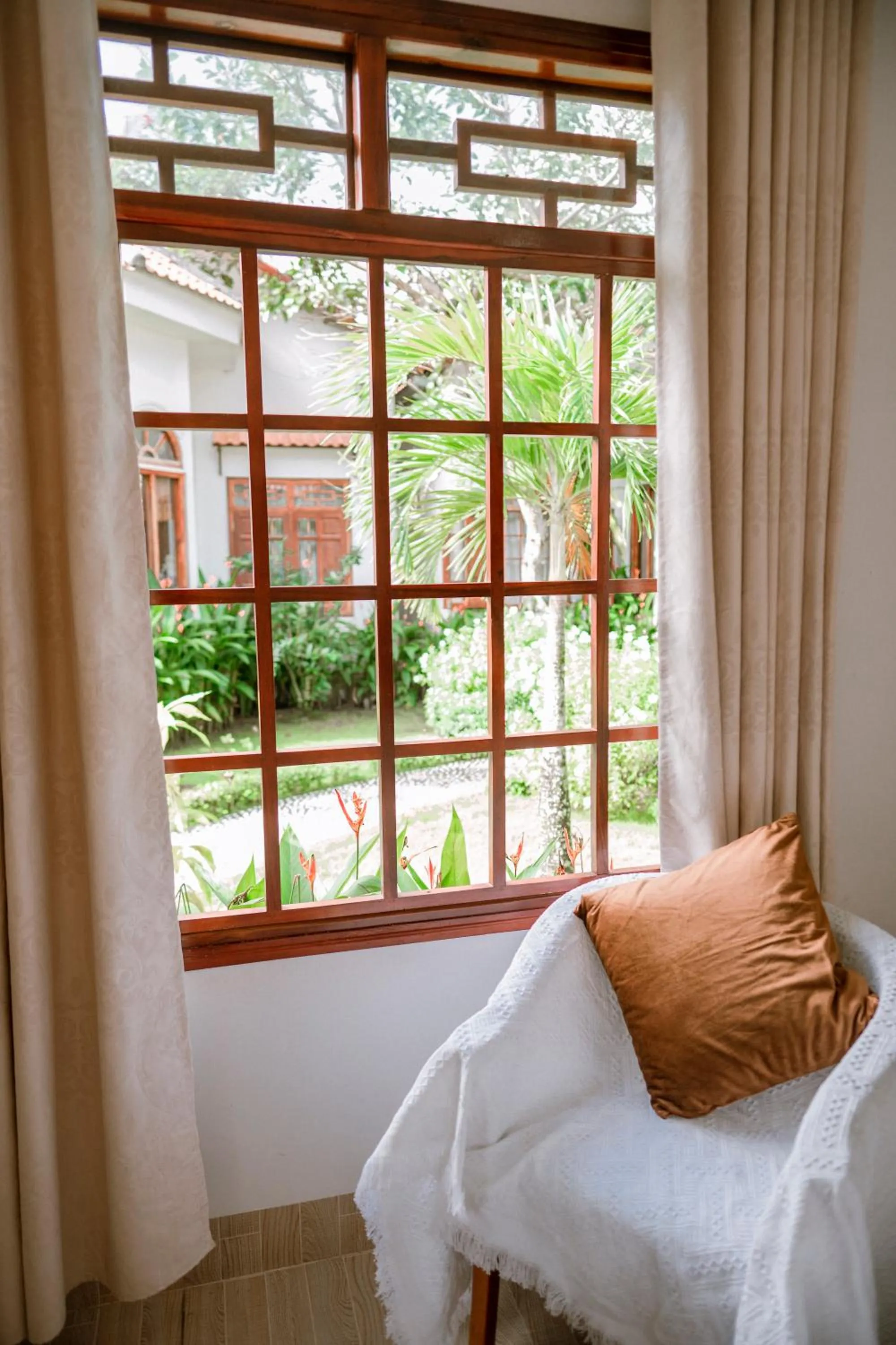 Bedroom, Bed in Wings Bungalow