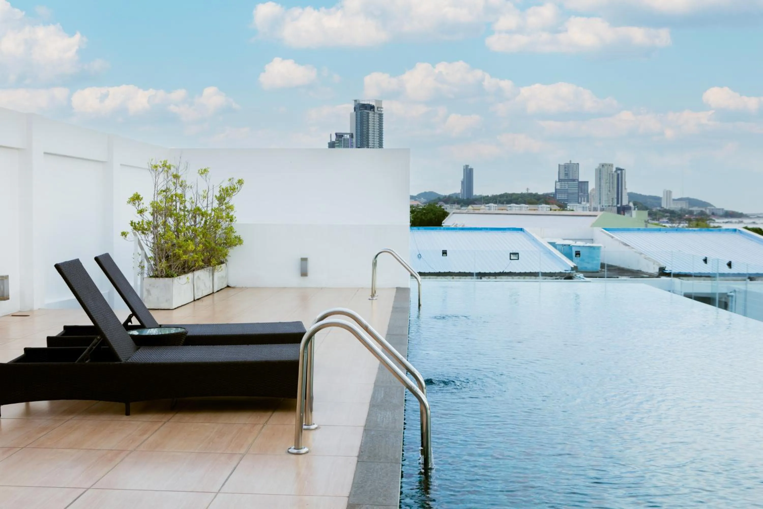 Swimming pool in Karin hotel & Service apartment - SHA Extra Plus