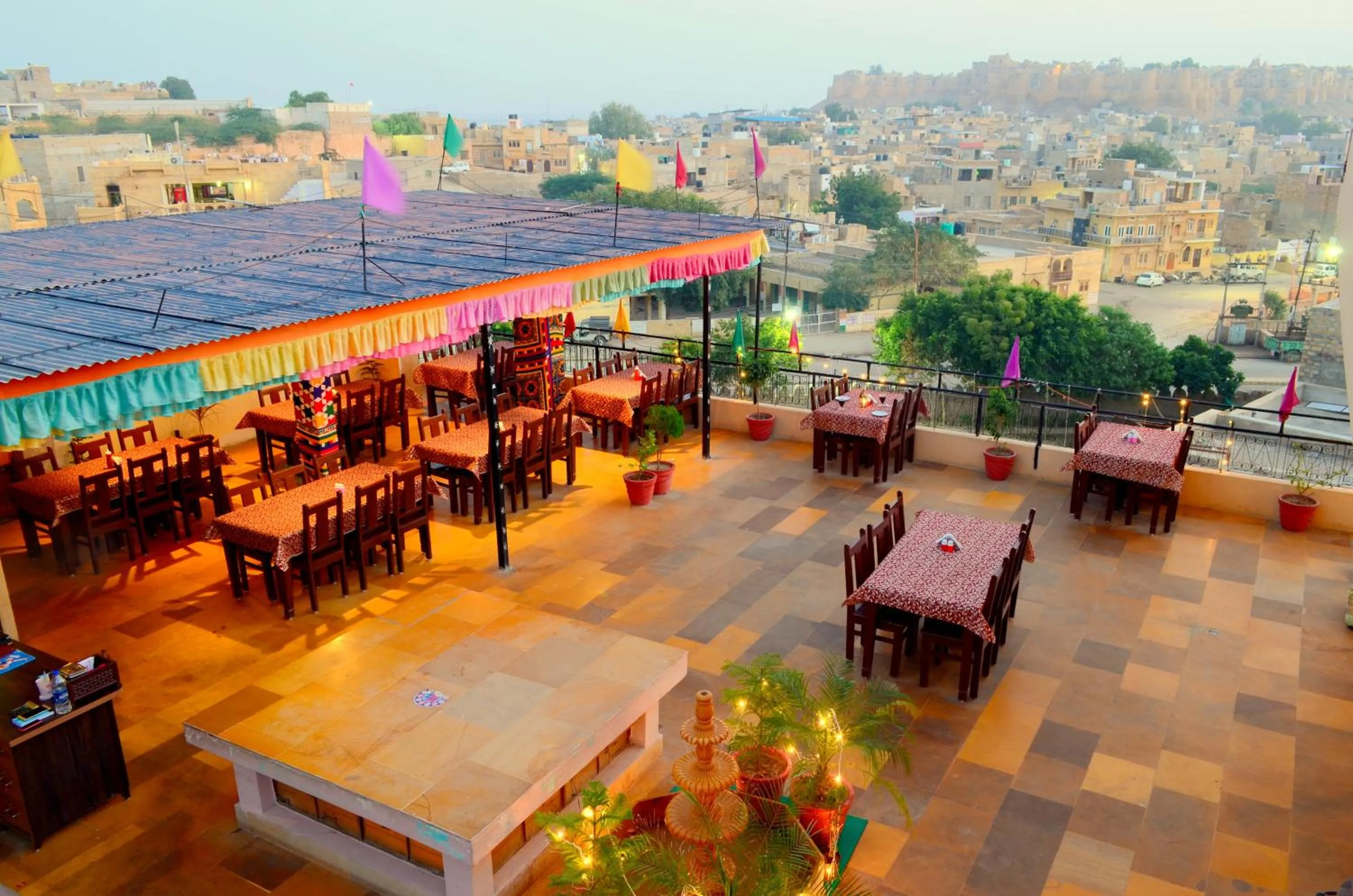 Restaurant/places to eat in Tripli Hotels Prithvi Palace